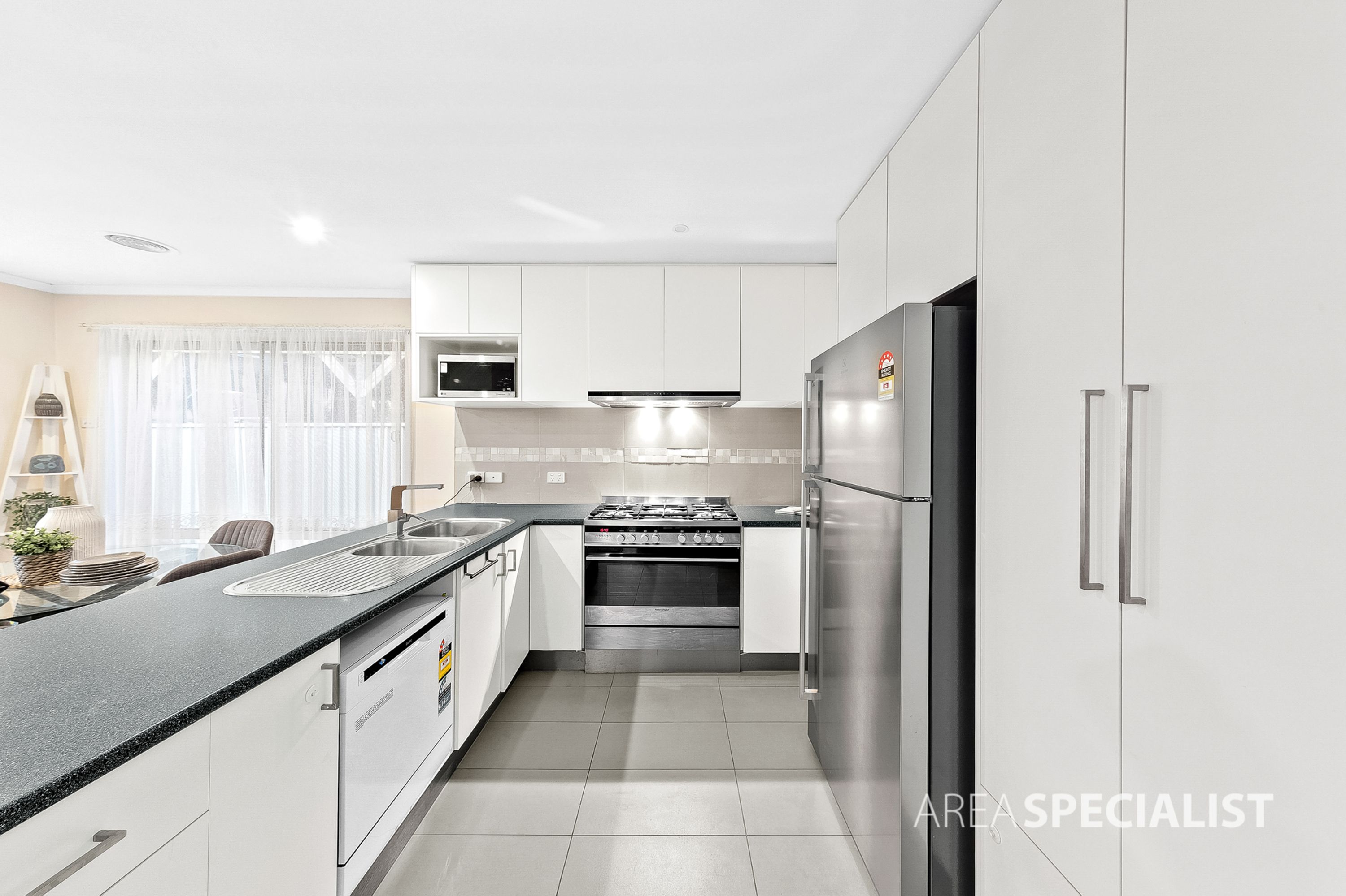 3 Moreton Close, Caroline Springs VIC 3023, Caroline Springs - Thumbnail 4