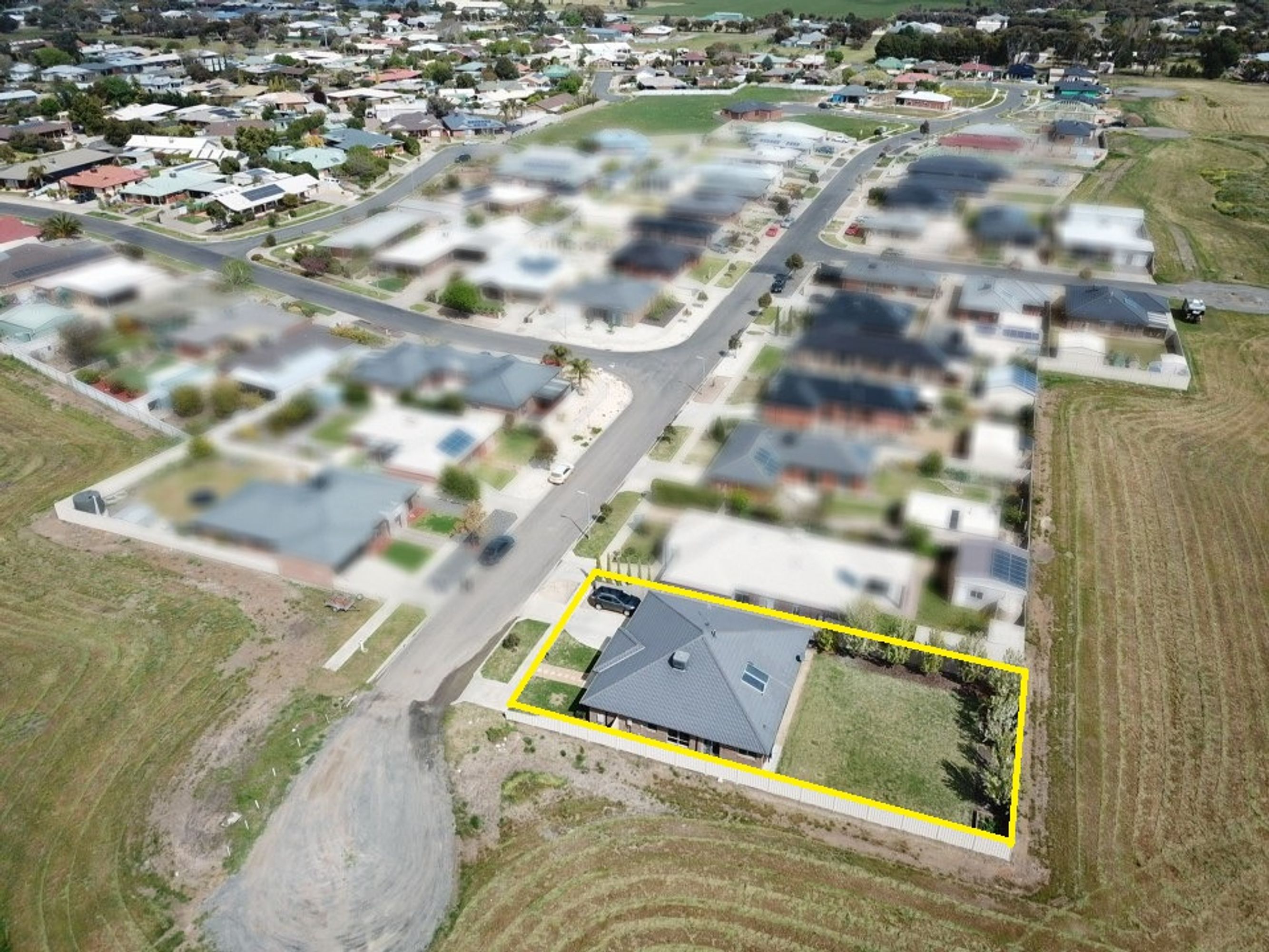 16 Hickson Street, Horsham VIC 3400, Horsham - Thumbnail 2