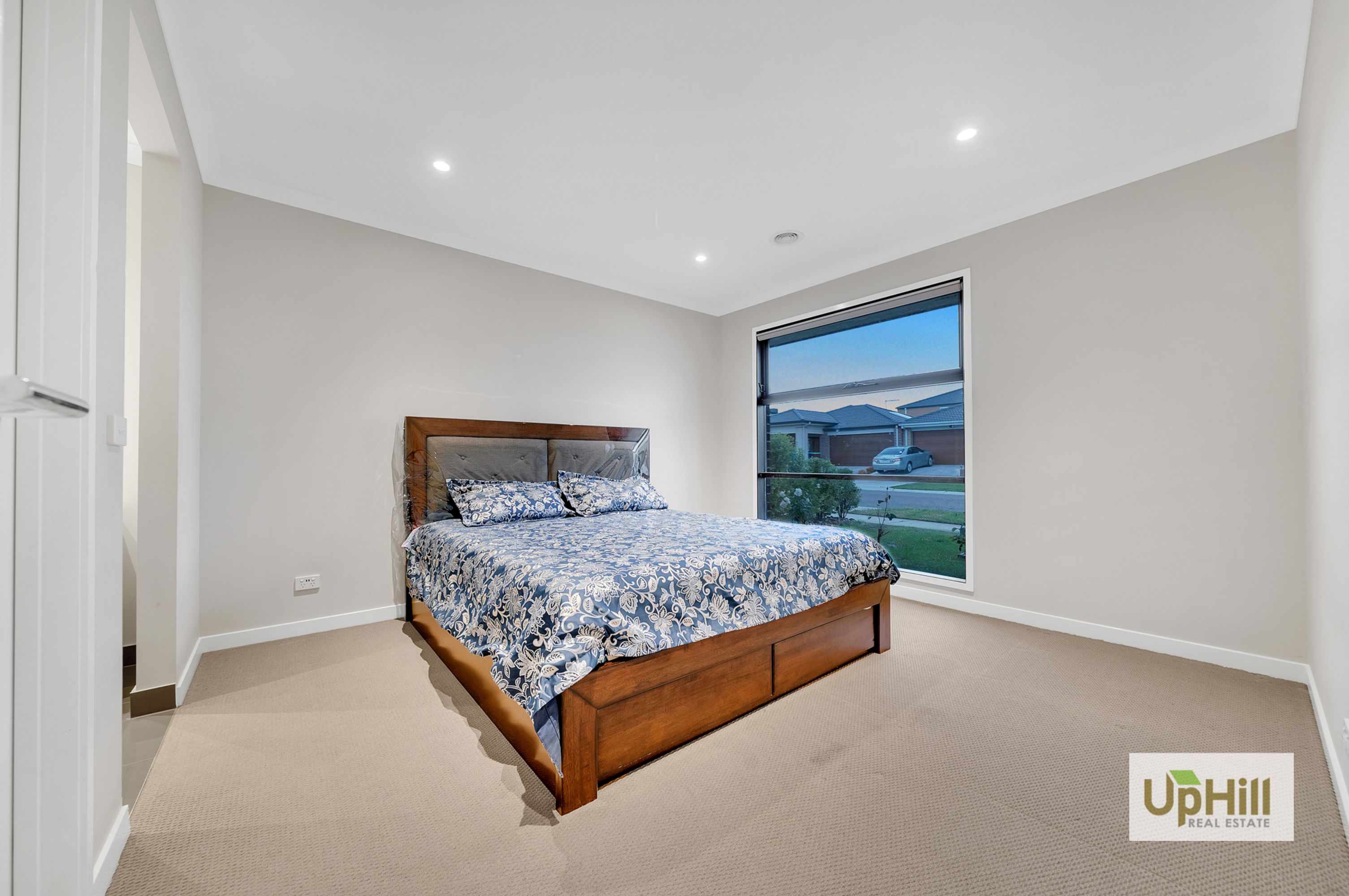 12 Ritchie Drive, Clyde North - Thumbnail 2
