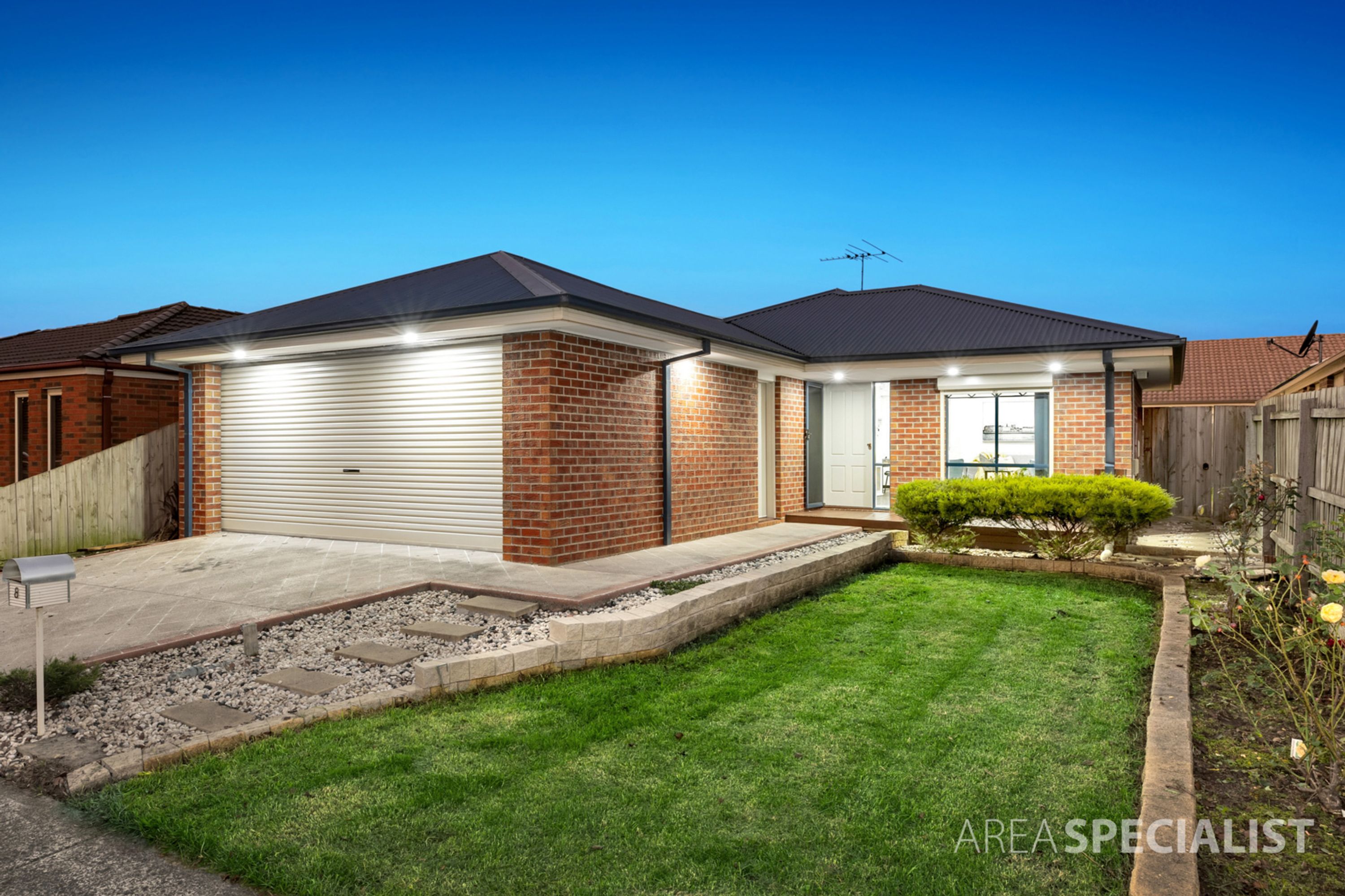 8 Venus Place, Cranbourne, Cranbourne - Thumbnail 2