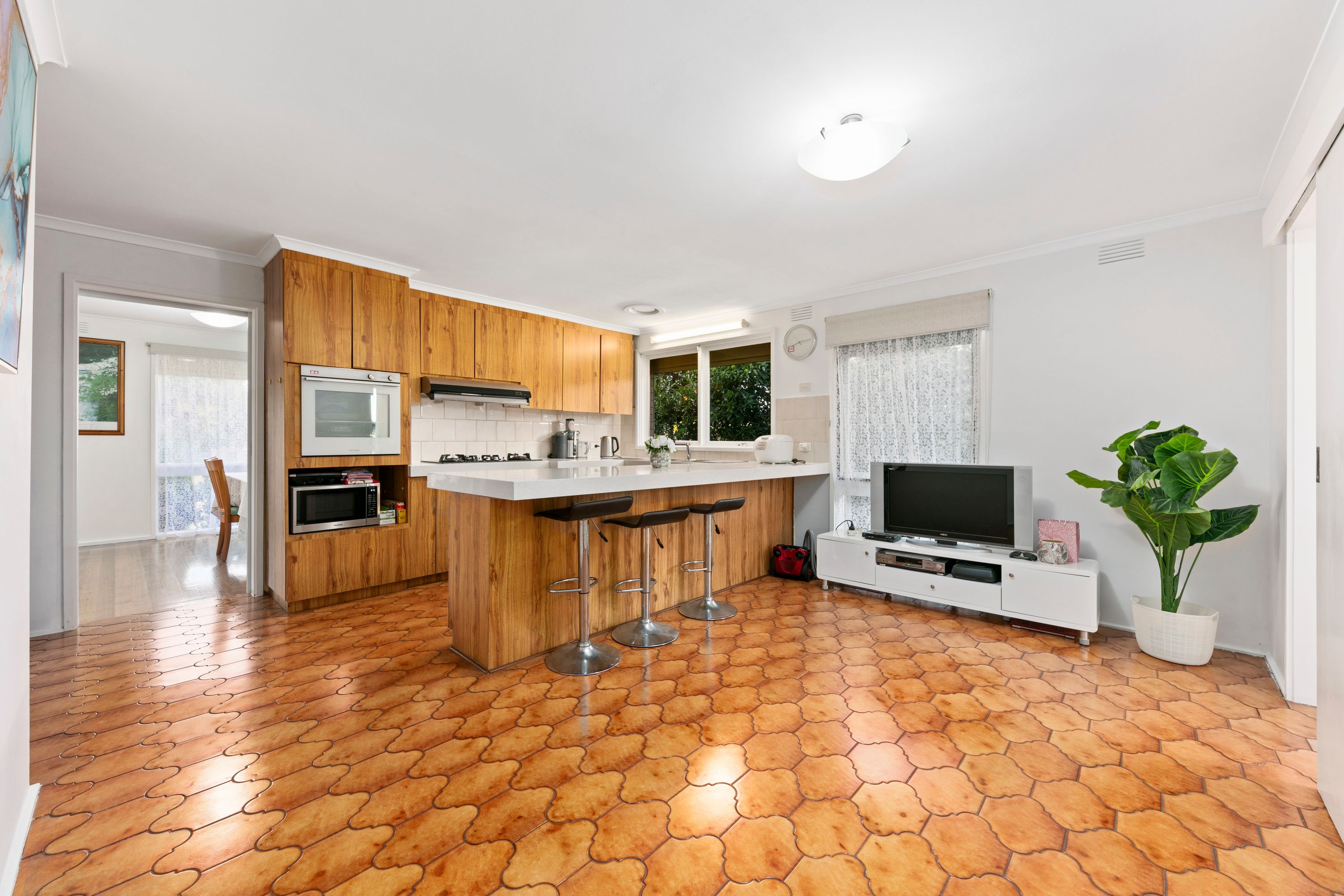 4 Calverton Road, Kealba VIC 3021, Kealba - Thumbnail 3