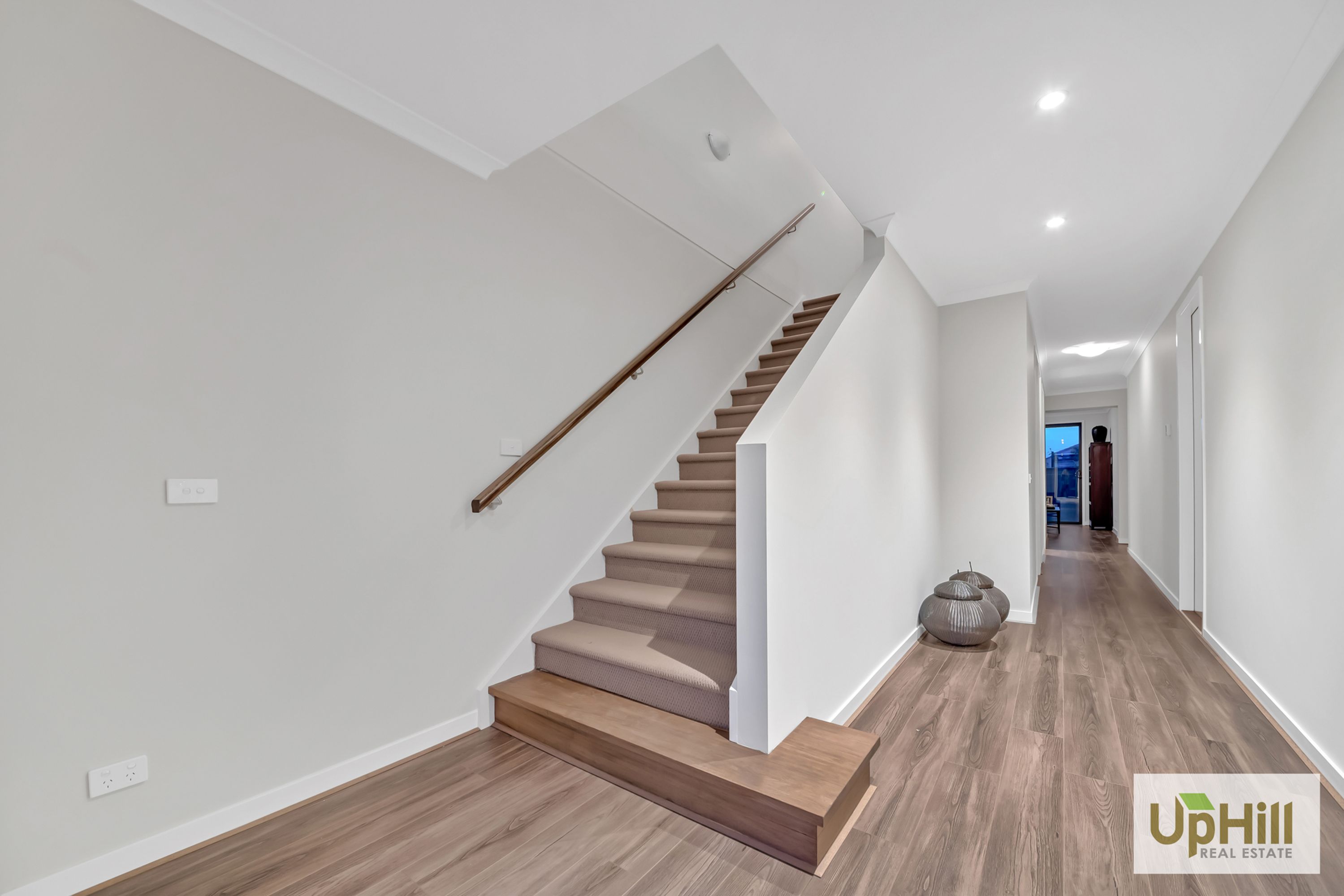 10 REVELWOOD WAY, Clyde North - Thumbnail 2