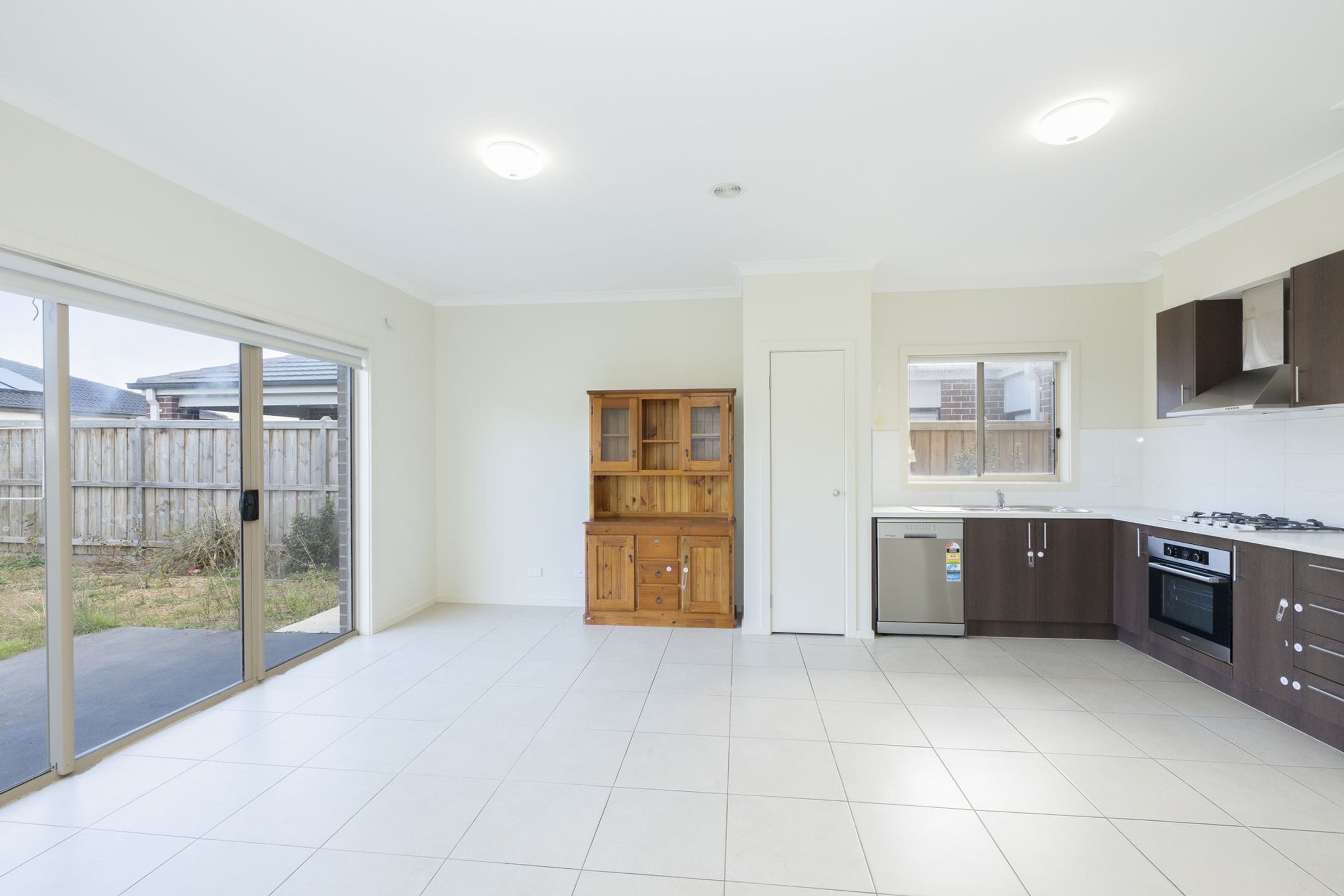 8 Golden Banksia Drive, Officer - Thumbnail 3