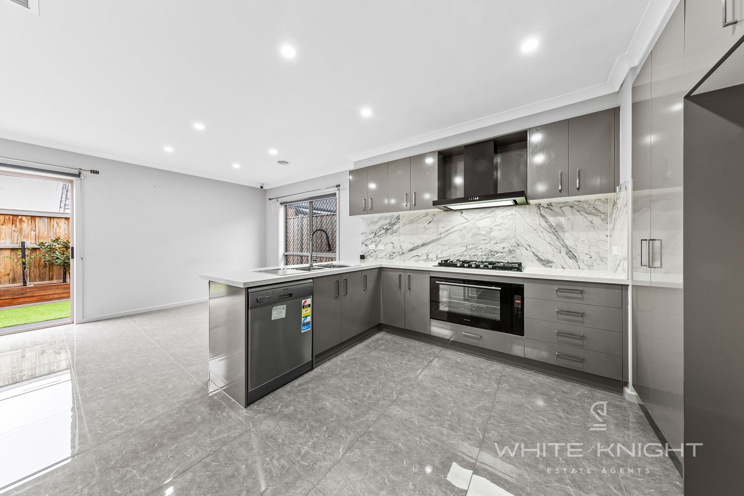 6 Ewing Way, Deanside VIC 3336, Deanside - Thumbnail 4