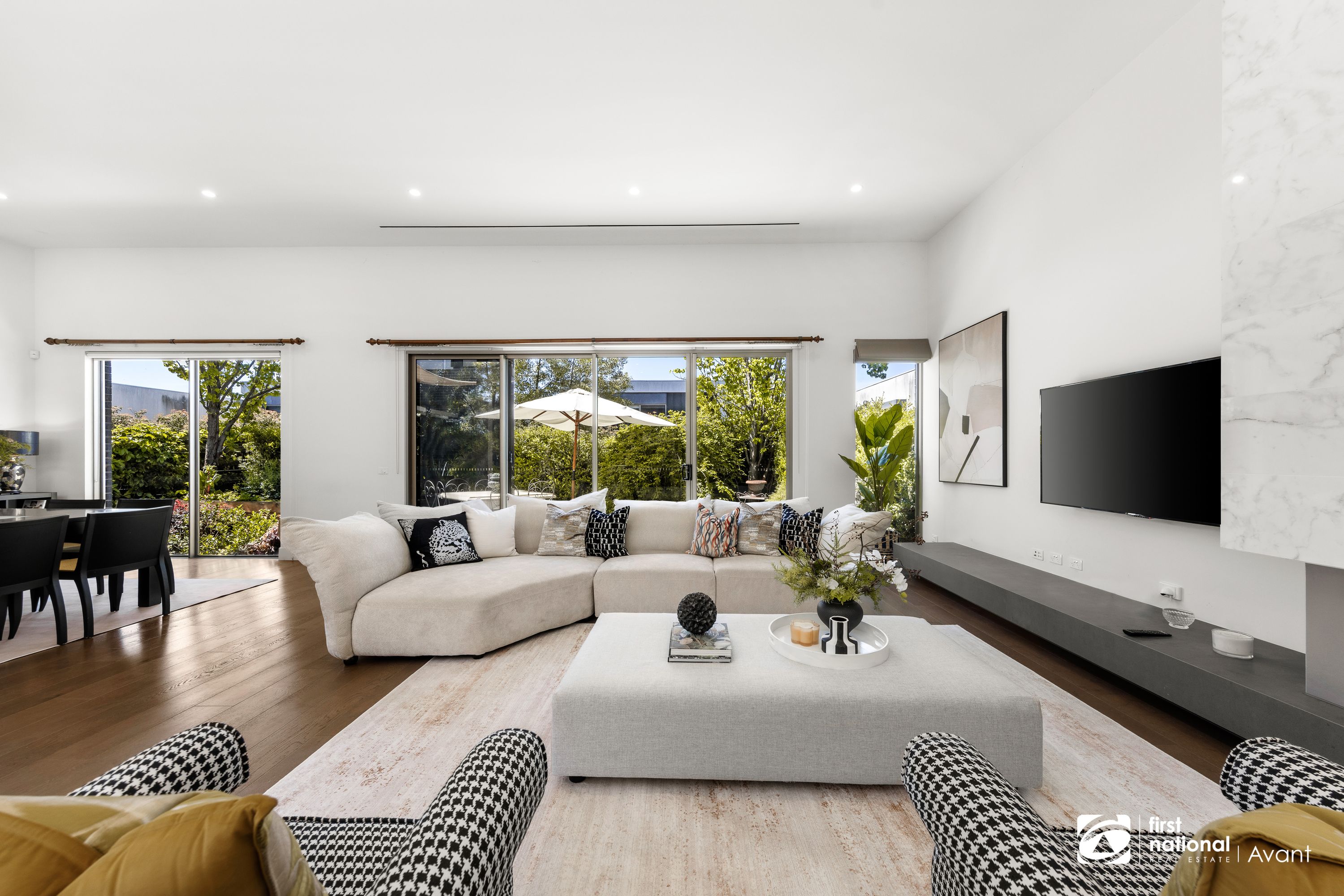 8 Moreton Close, Kew - Thumbnail 4