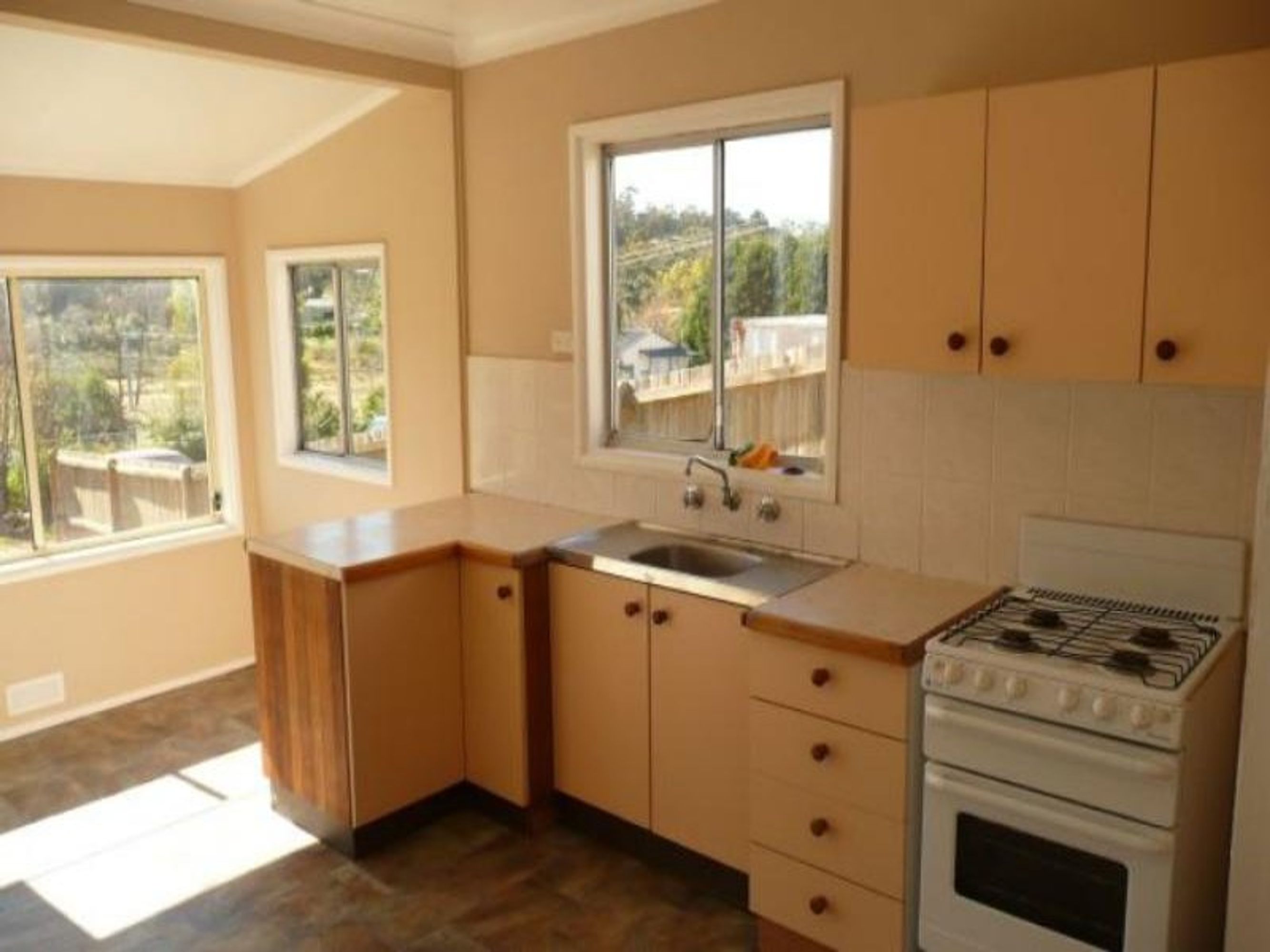 36 Lovel St, Katoomba - Thumbnail 2