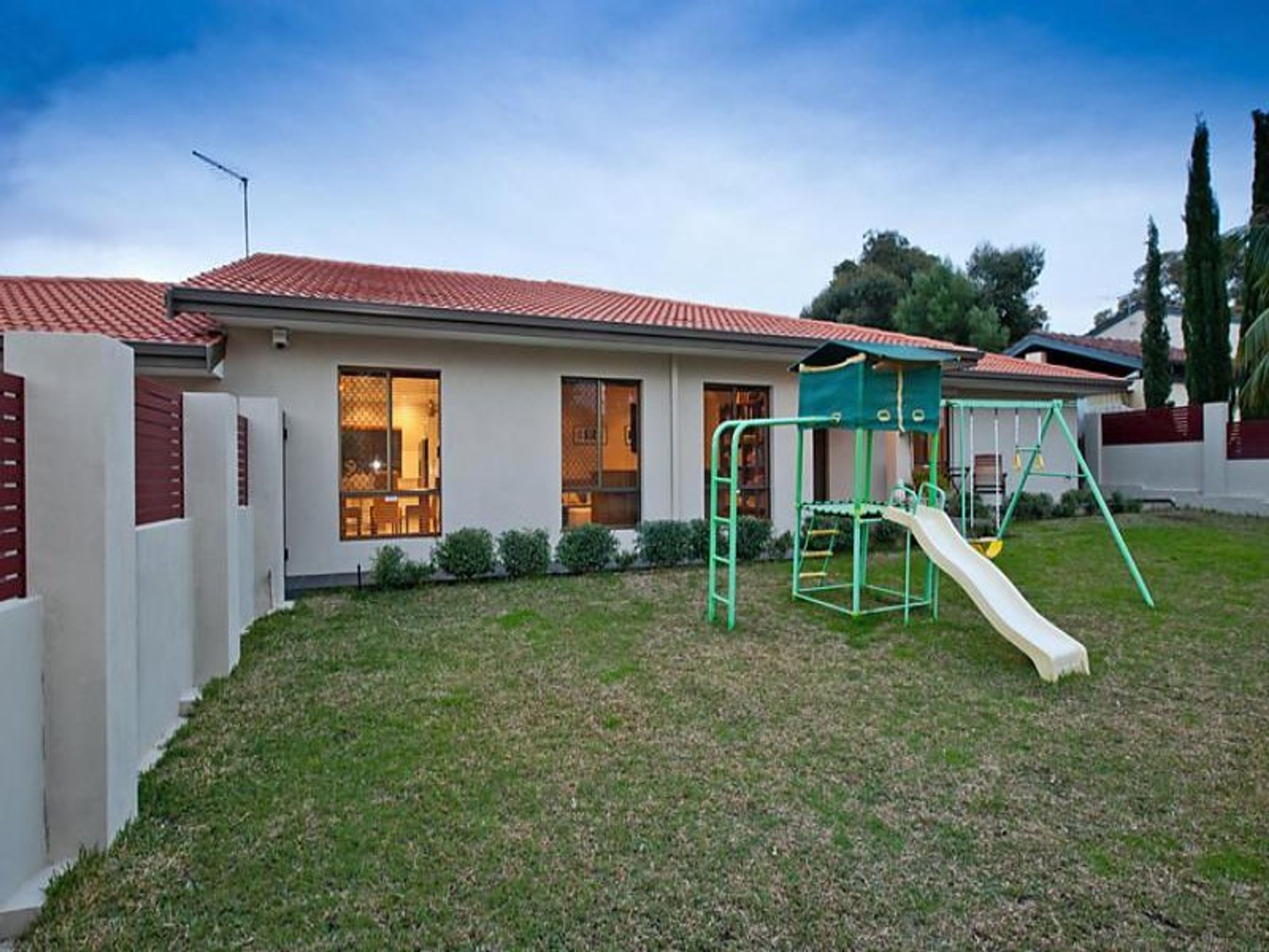 16 Rivett Place, Marmion - Thumbnail 3