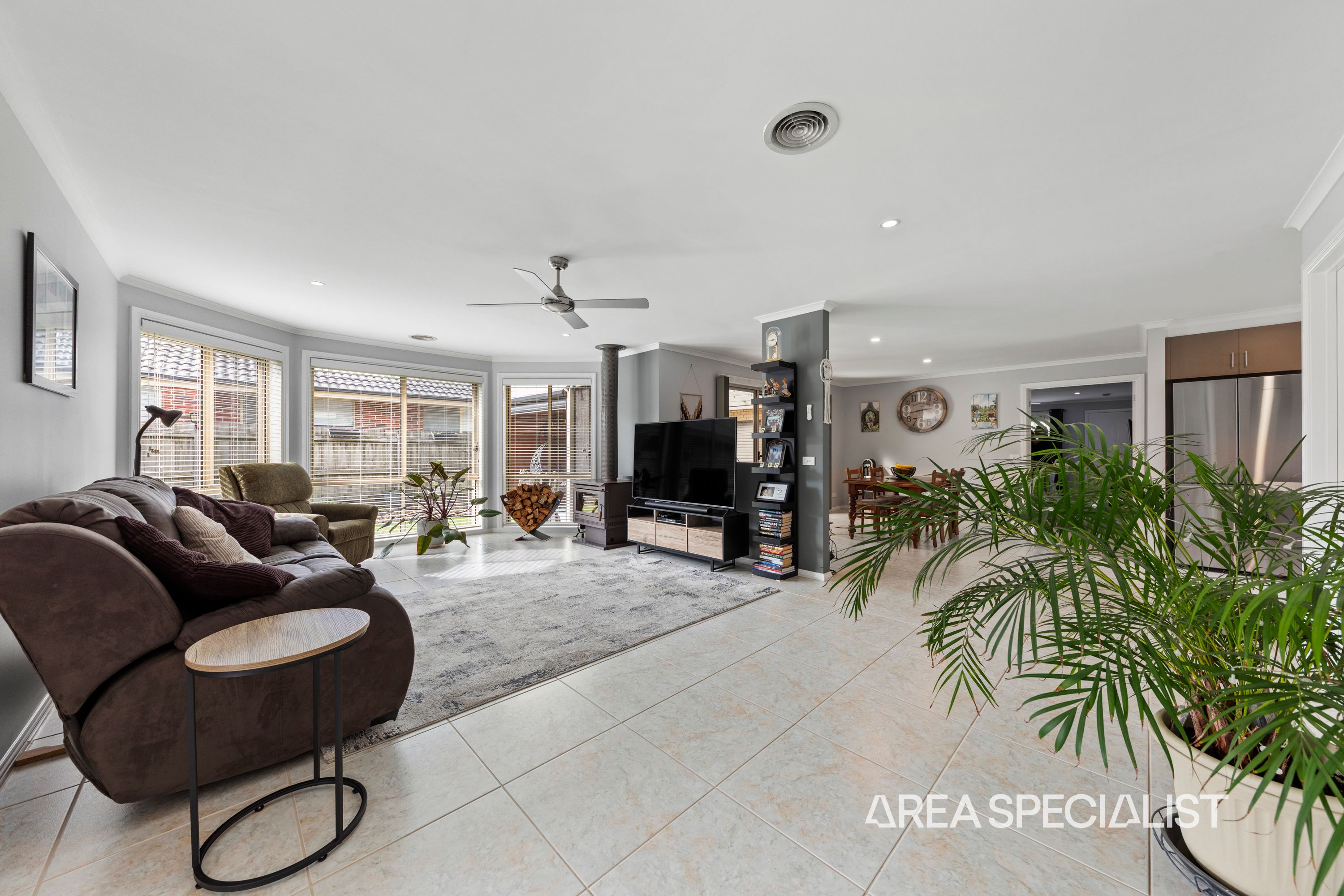 11 Redfern Way, Pakenham - Thumbnail 7