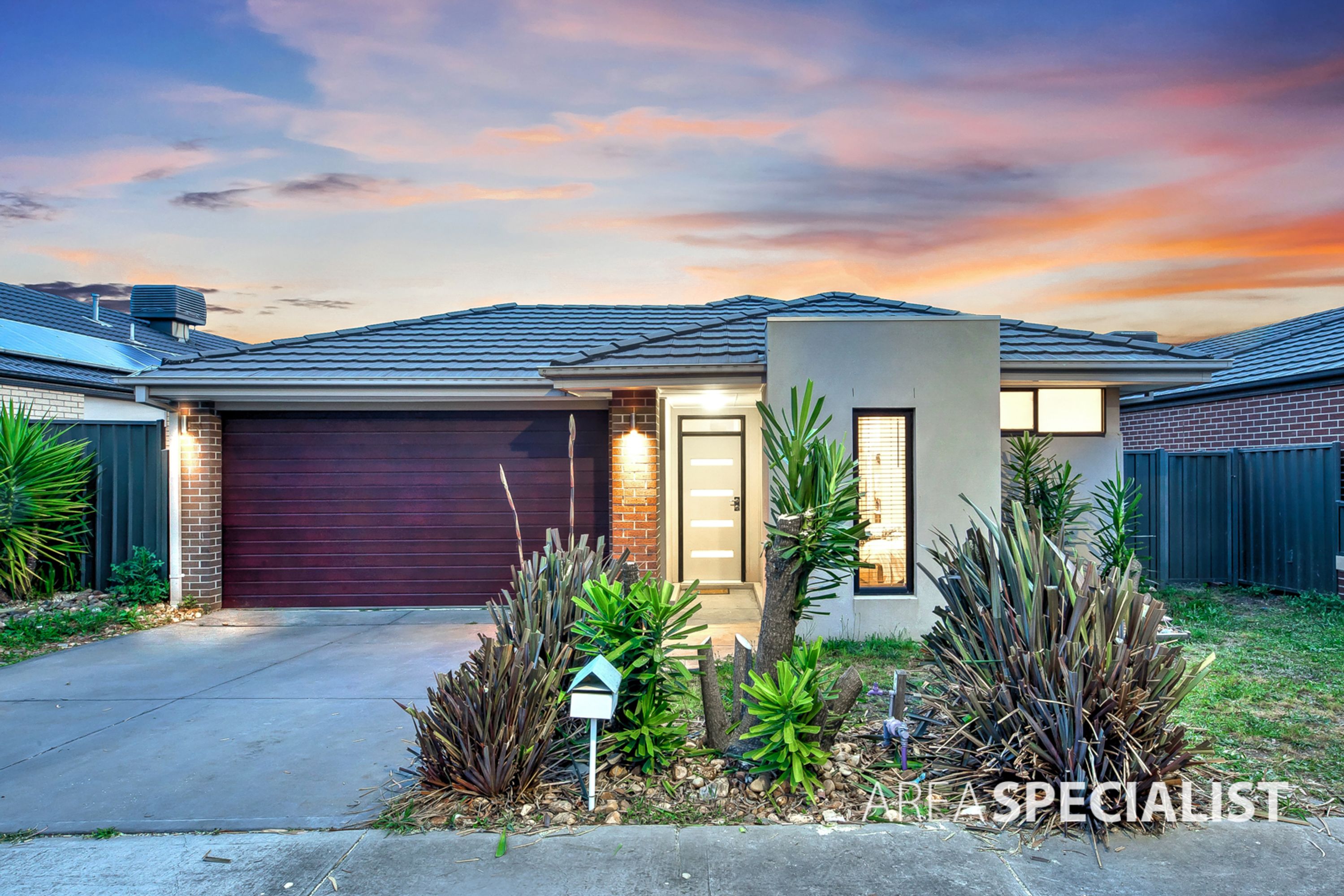 23 Black Range Avenue, Craigieburn VIC 3064, Craigieburn - Thumbnail 2