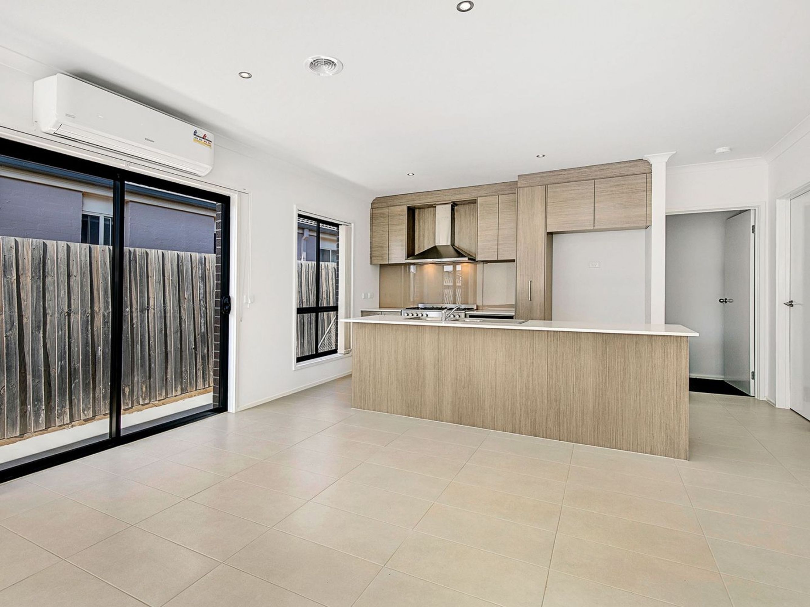 100 Dunvegan Drive, Kurunjang VIC 3337, Kurunjang - Thumbnail 2