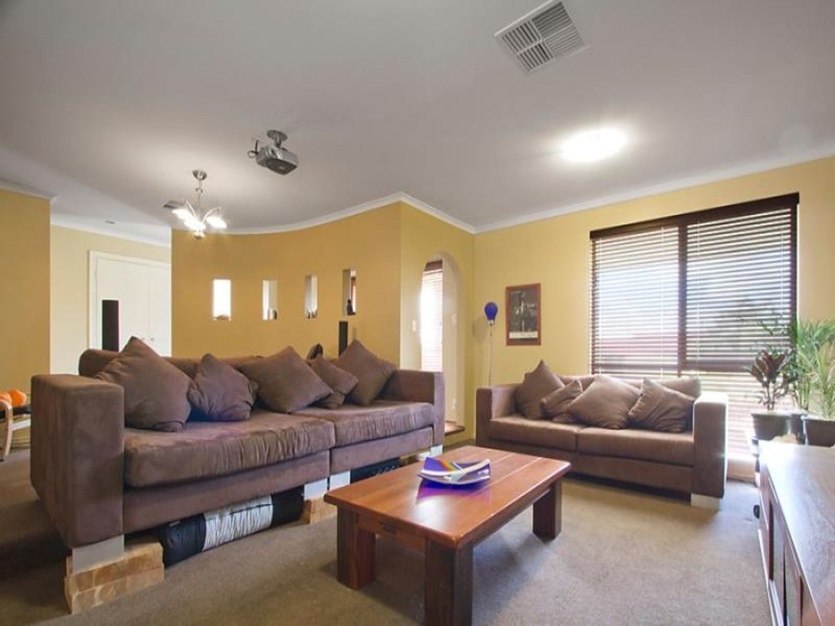 10 Macaulay Avenue, Duncraig - Thumbnail 2