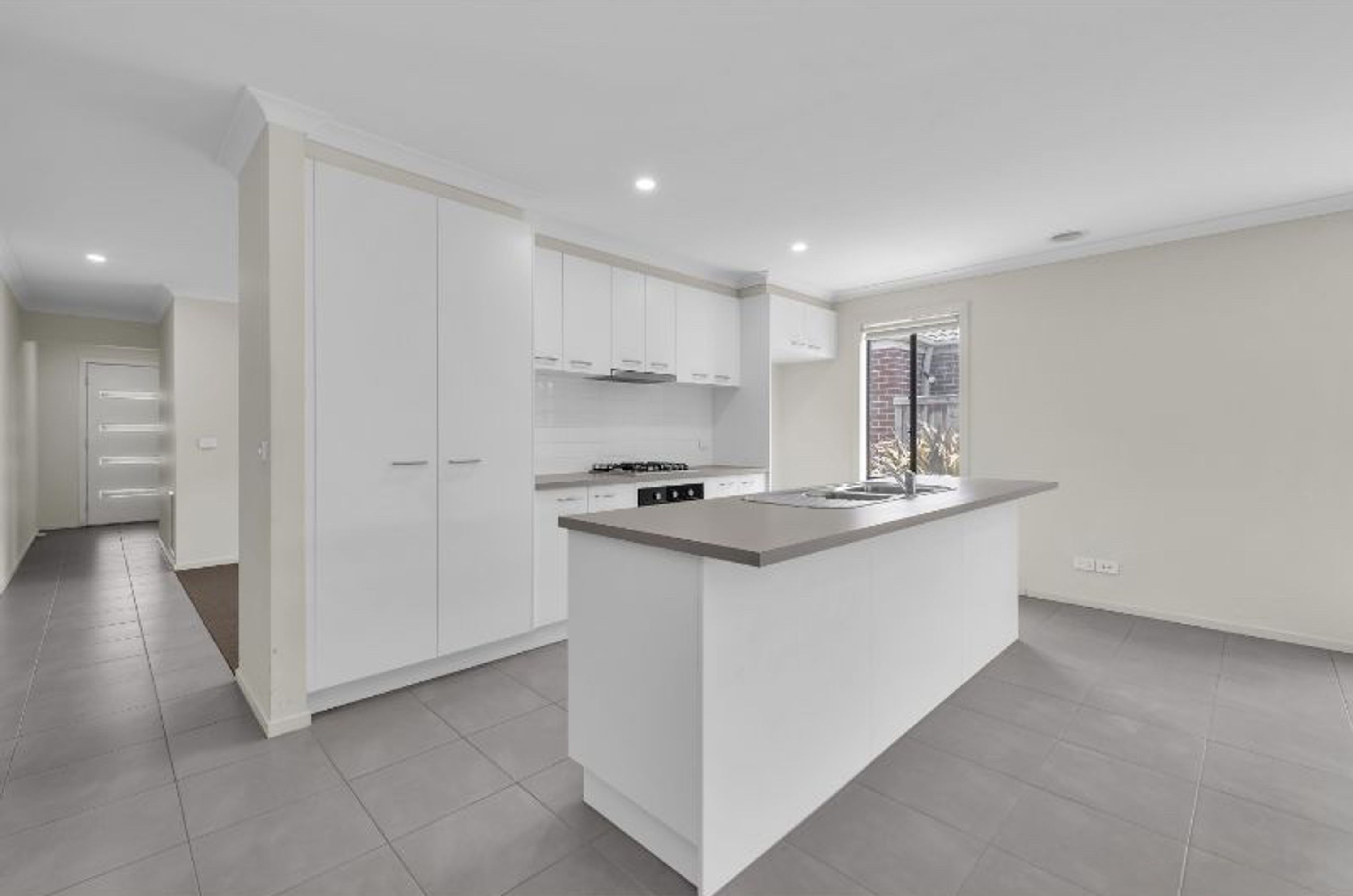 8 Aminya Drive, Clyde North - Thumbnail 4