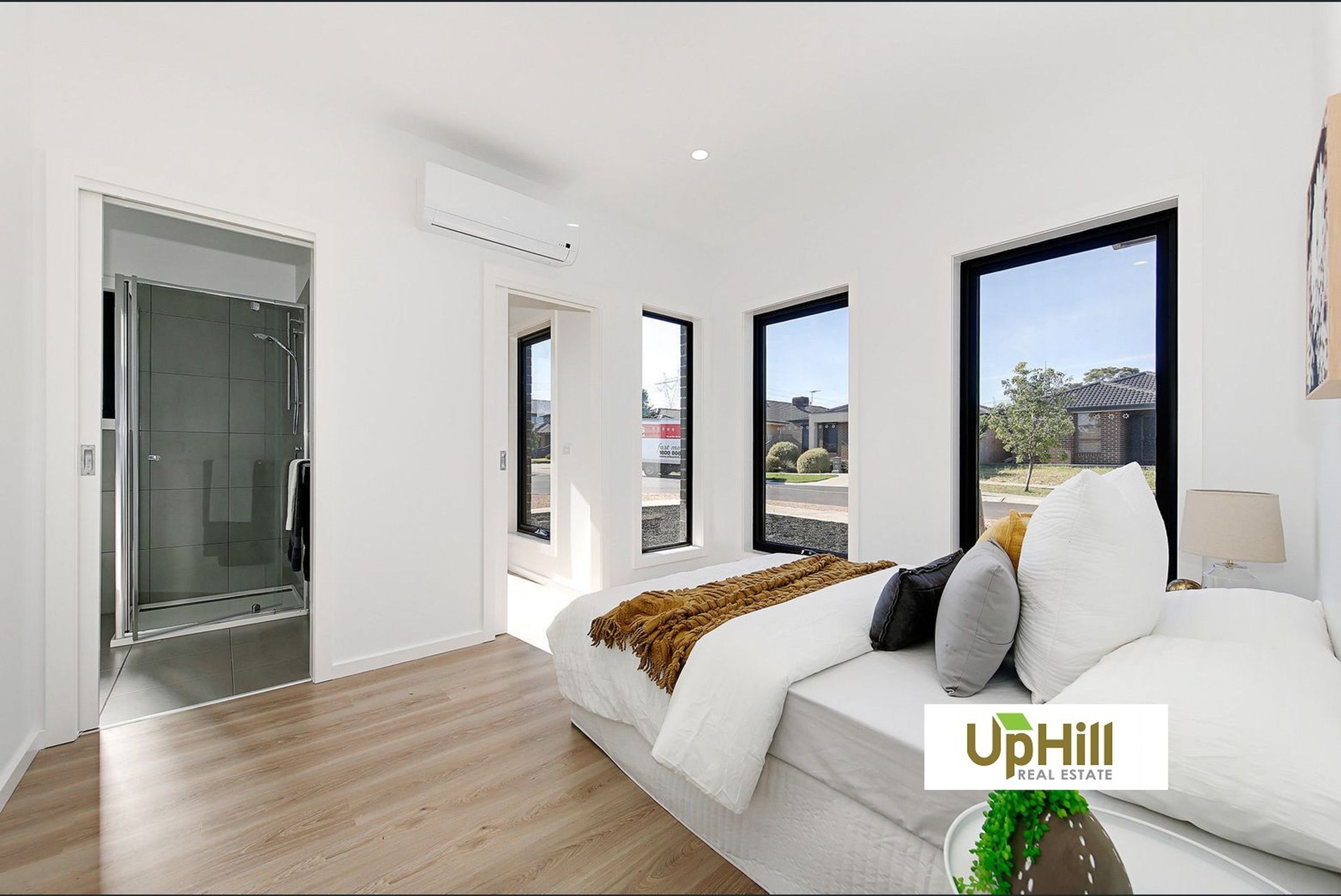 32 AMESBURY WAY, Clyde North - Thumbnail 4