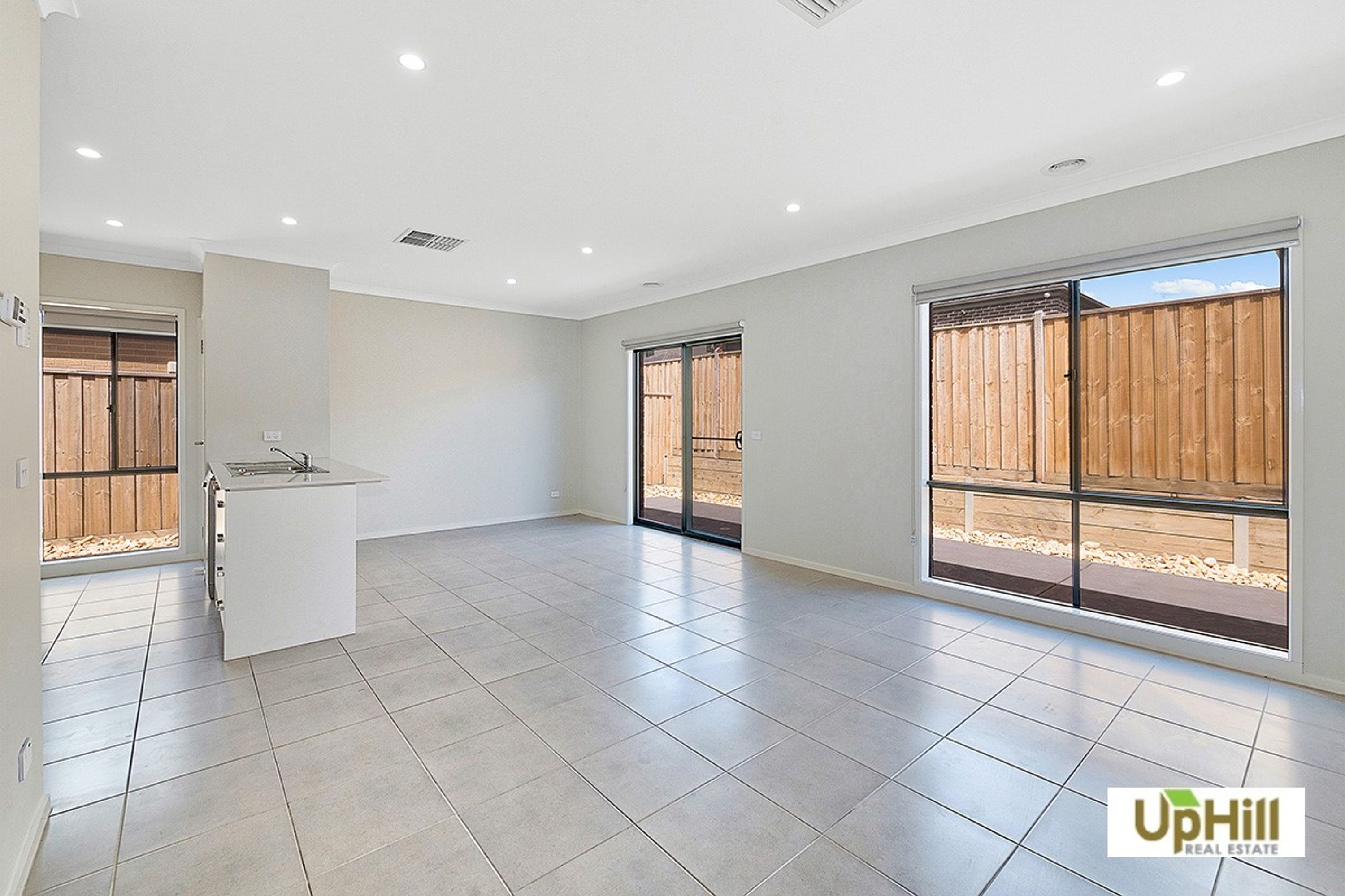 17 Cubbie Way, Clyde North - Thumbnail 7