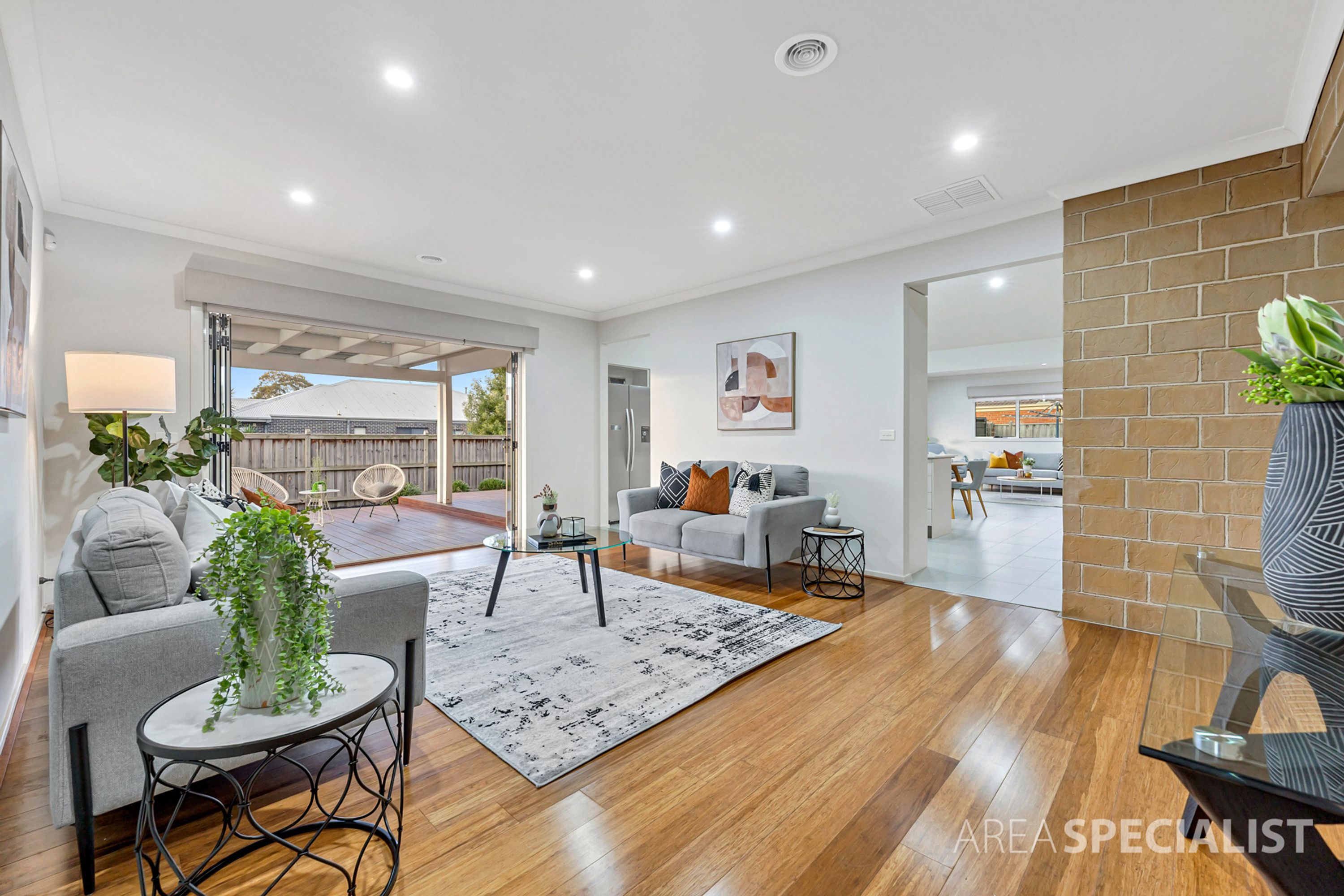 24 Lyndhurst Boulevard, Lyndhurst, Lyndhurst - Thumbnail 3
