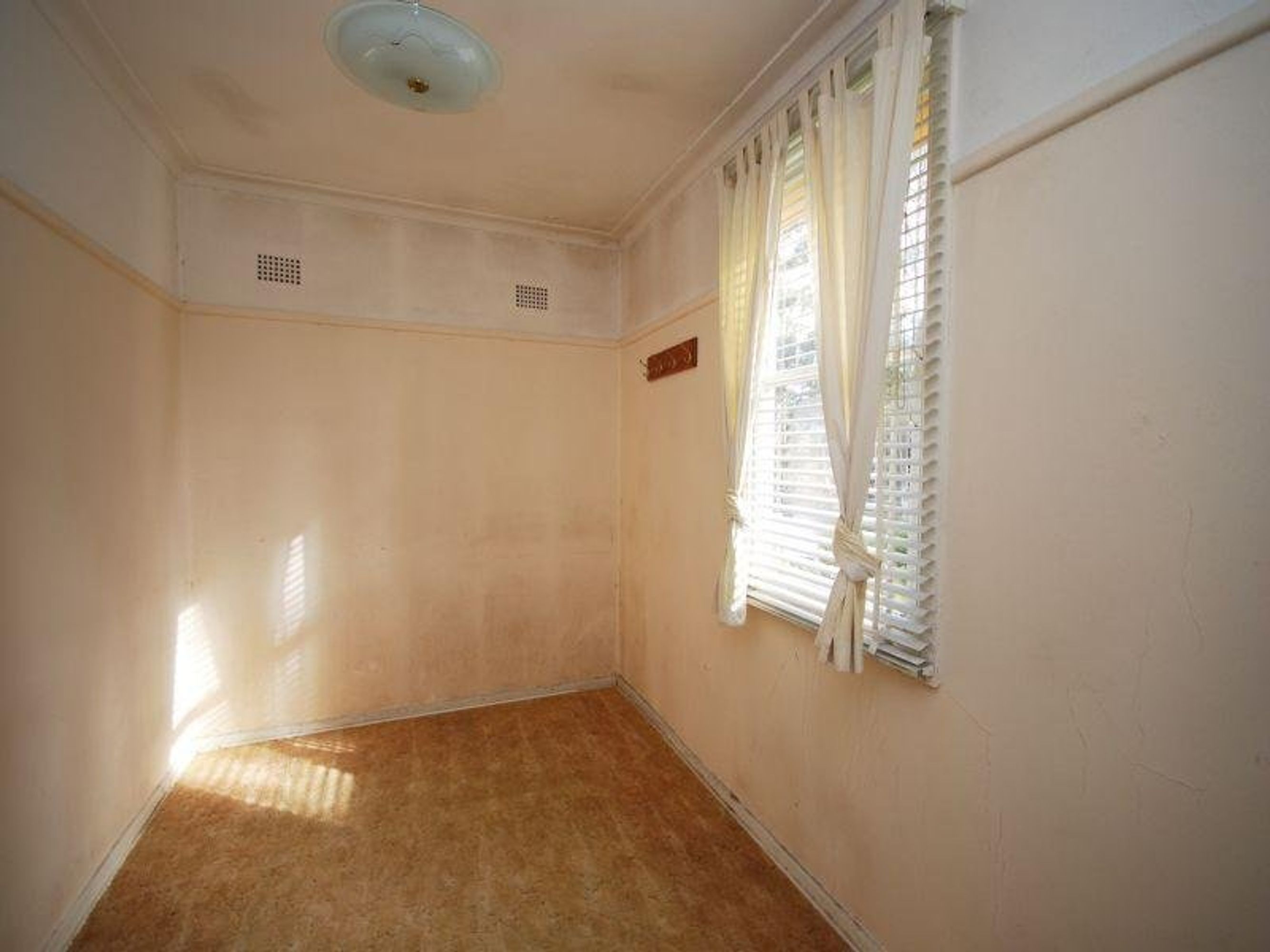 9 Whinmoor St, Katoomba - Thumbnail 7