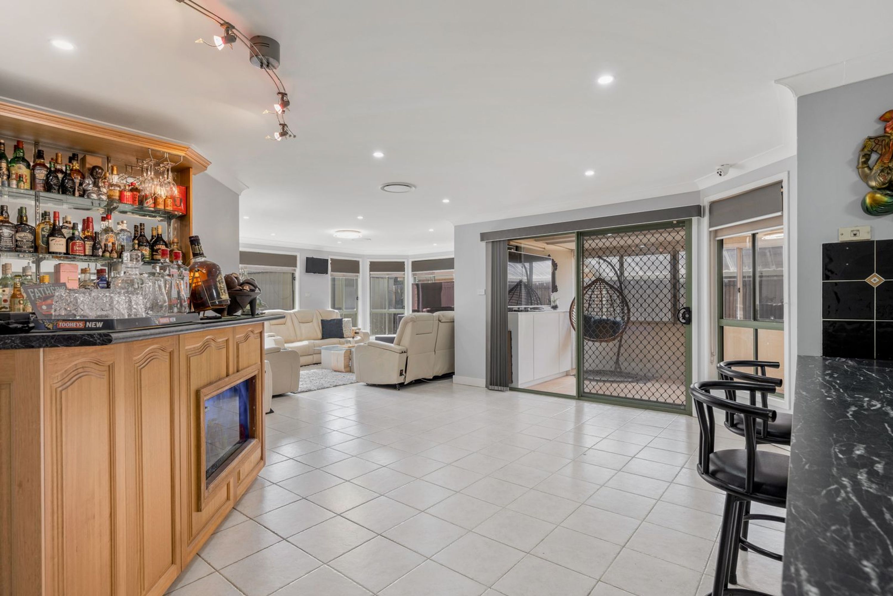 6 Bicheno Close, West Hoxton - Thumbnail 6