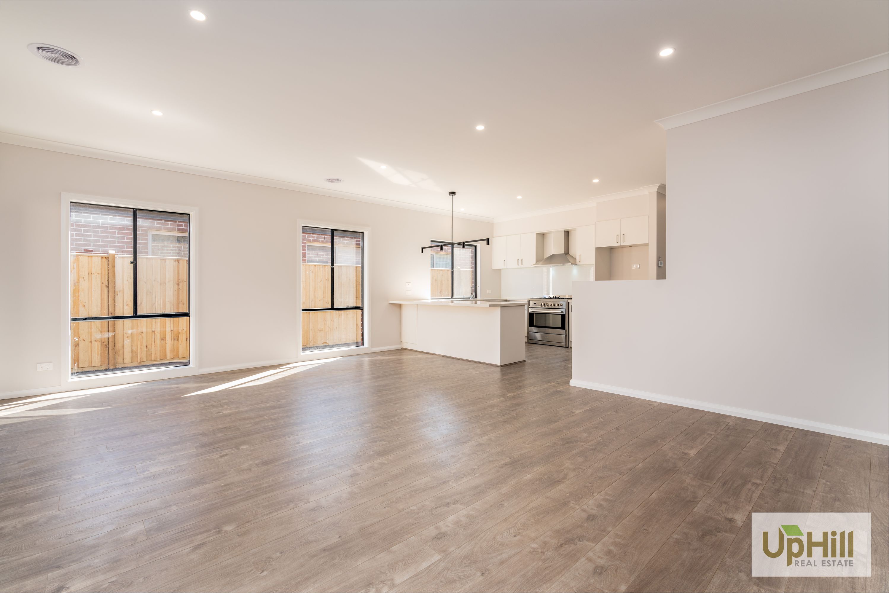 10 CORROBOREE STREET, Clyde North - Thumbnail 8