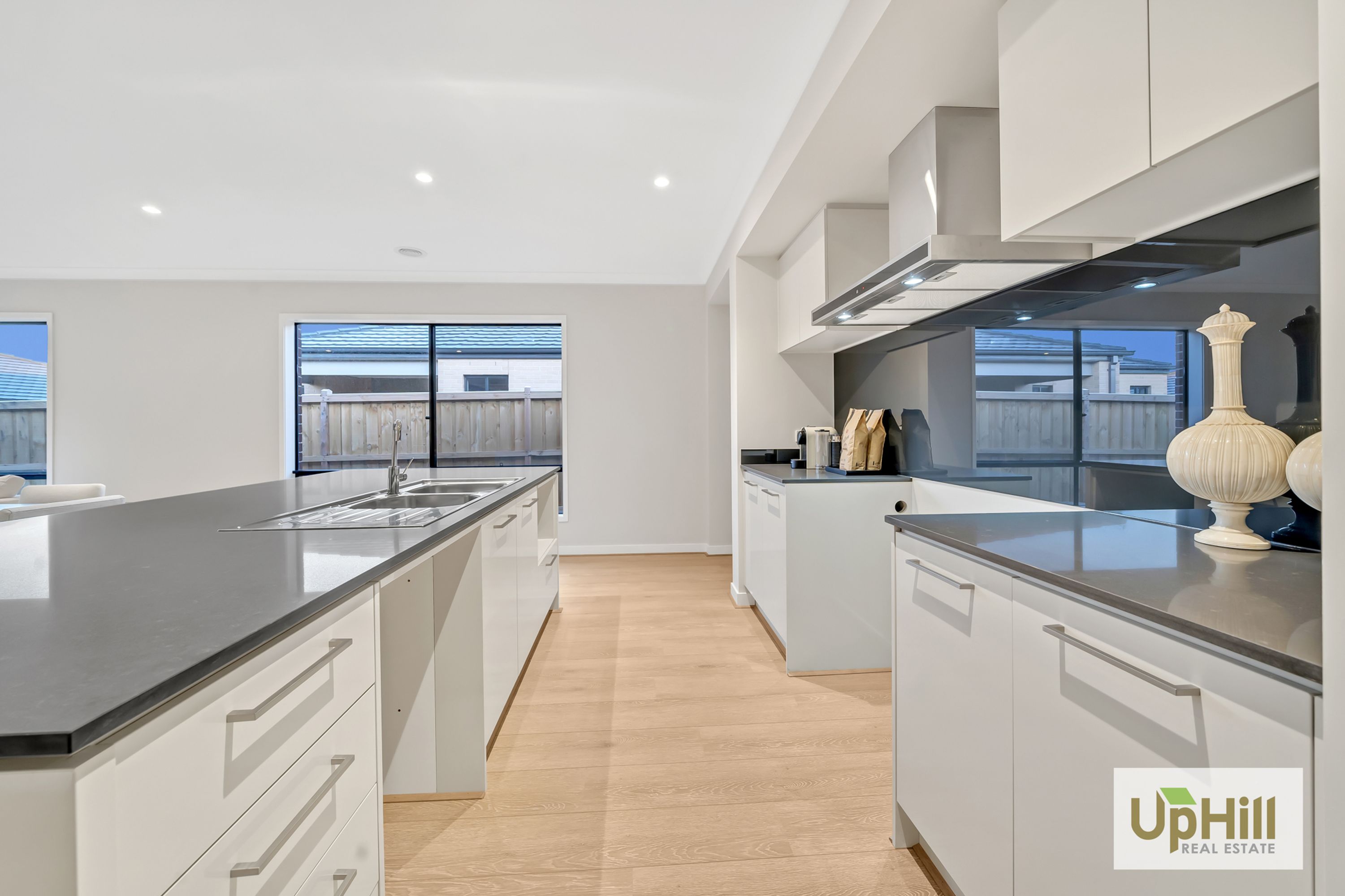 12 EPSOM LANE, Cranbourne North - Thumbnail 4