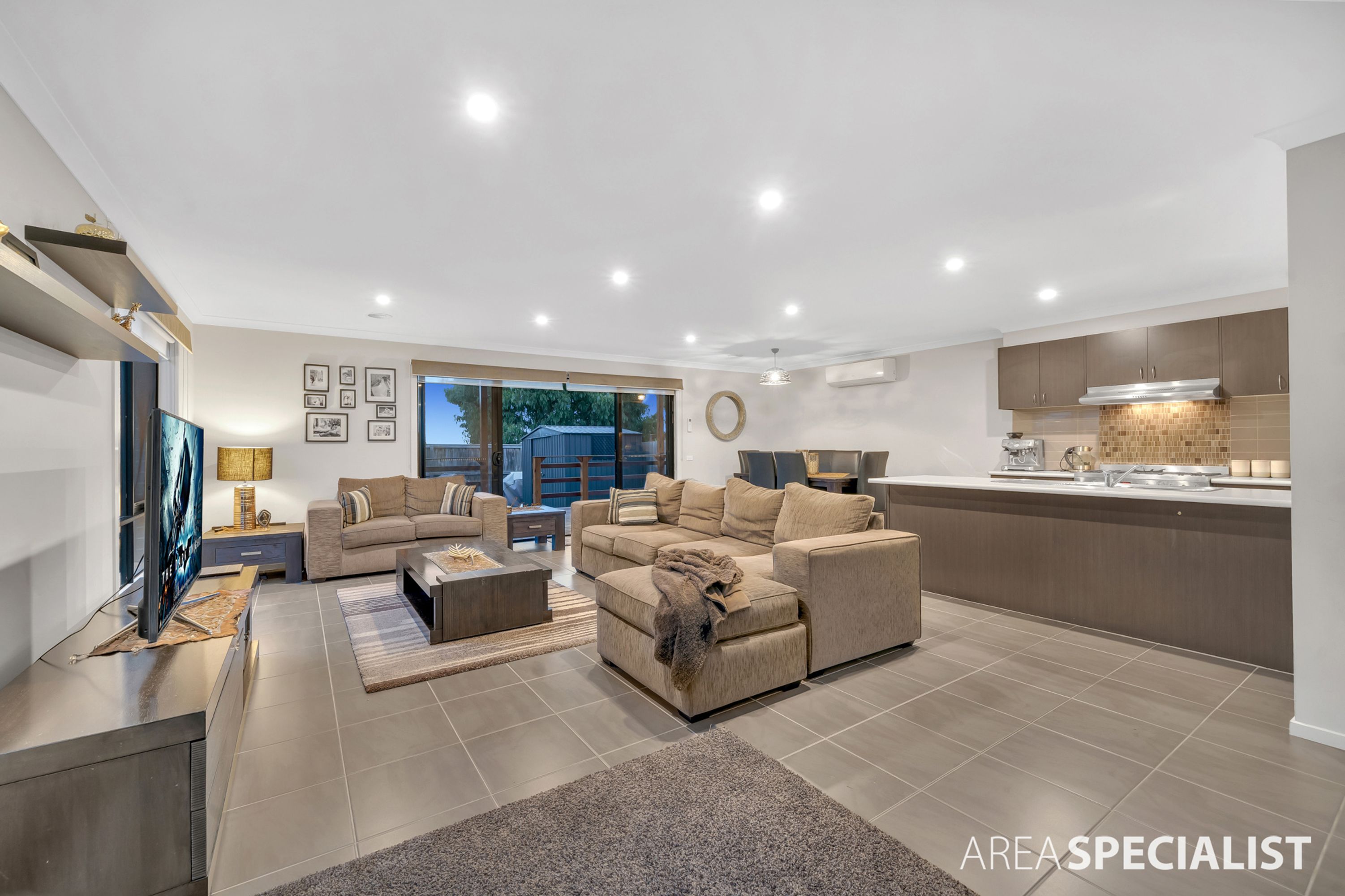 45 The Glade, Hampton Park, Hampton Park - Thumbnail 4