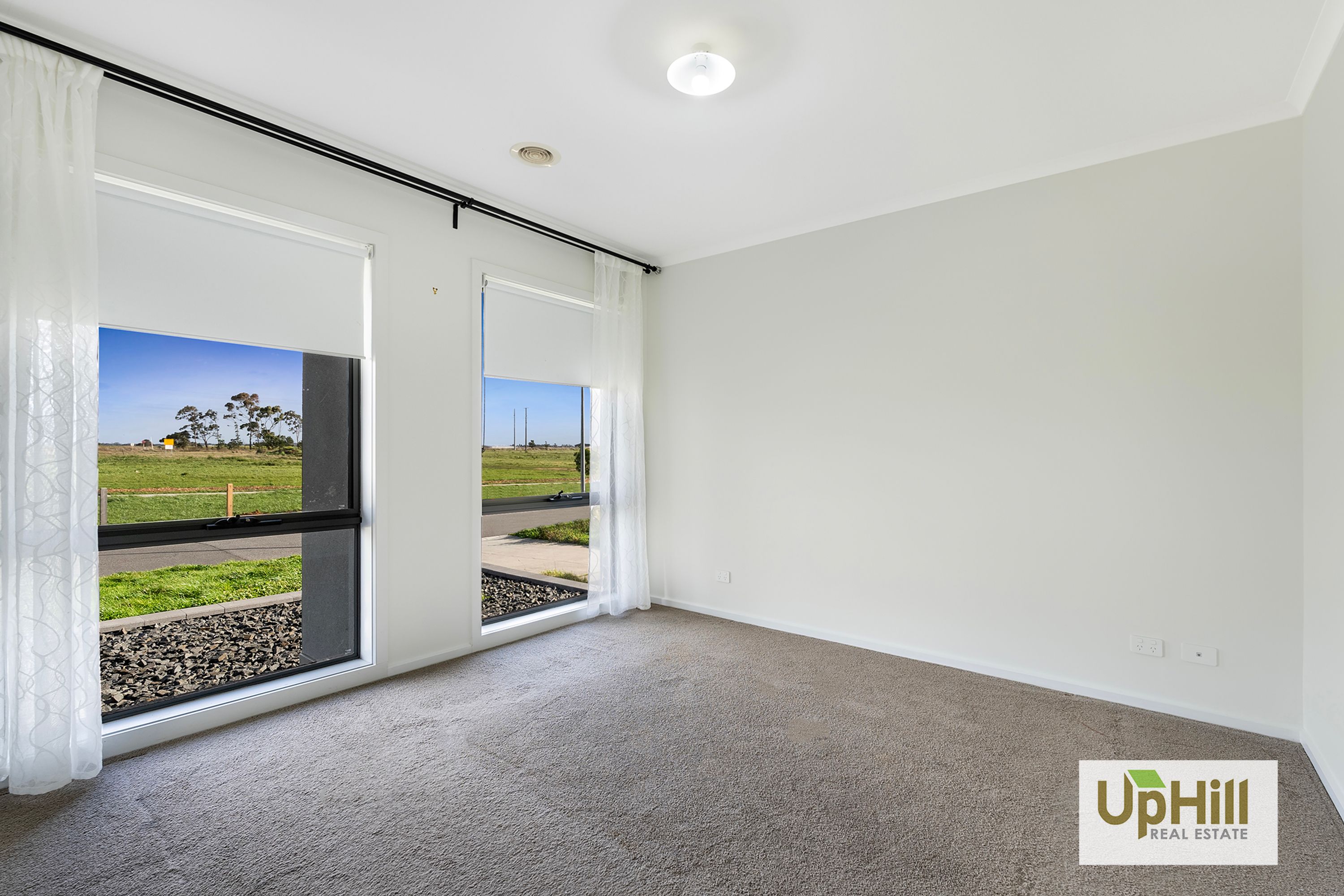 66 Picnic Avenue, Clyde North - Thumbnail 2