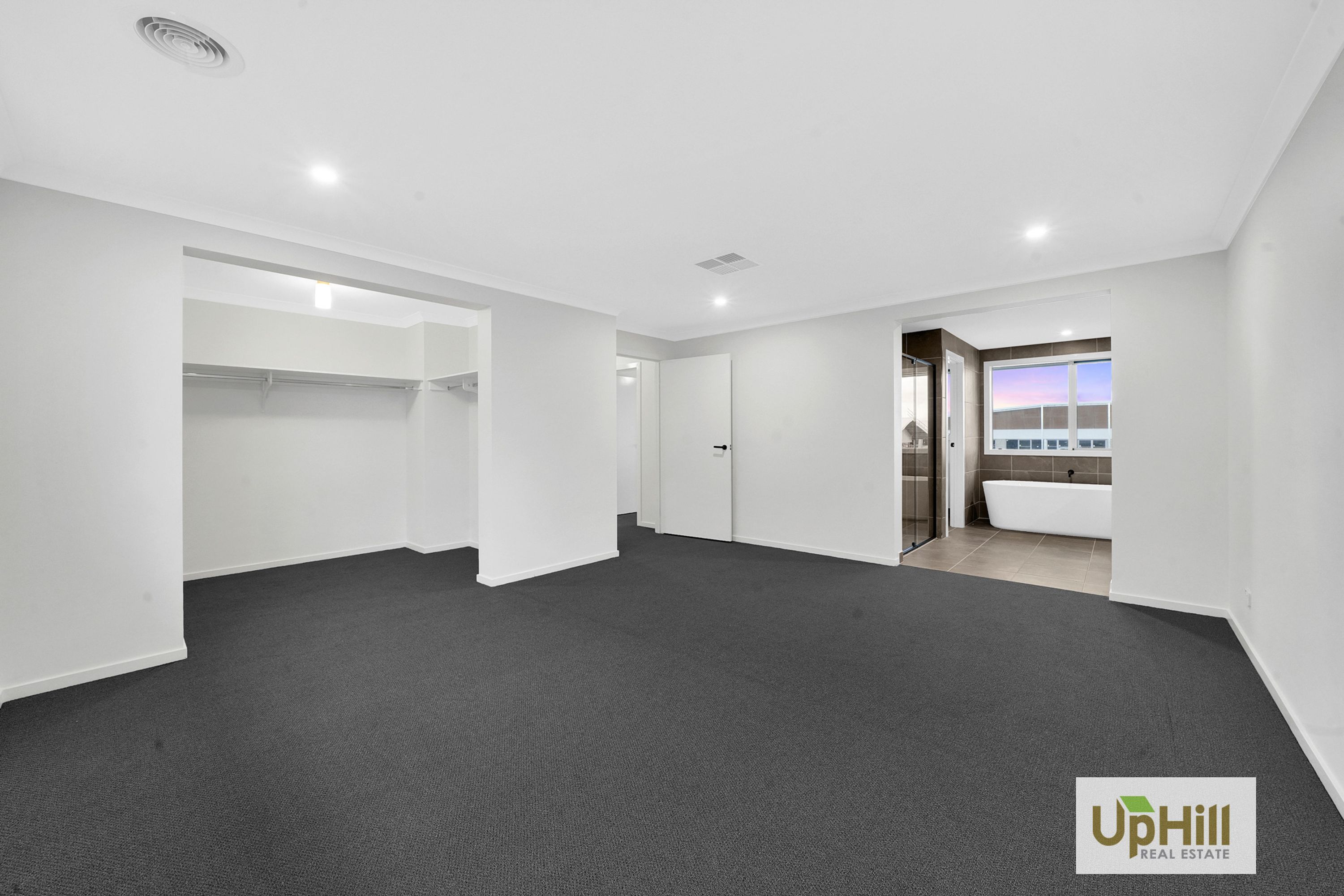 22 Newbolt Parade, Clyde North - Thumbnail 3