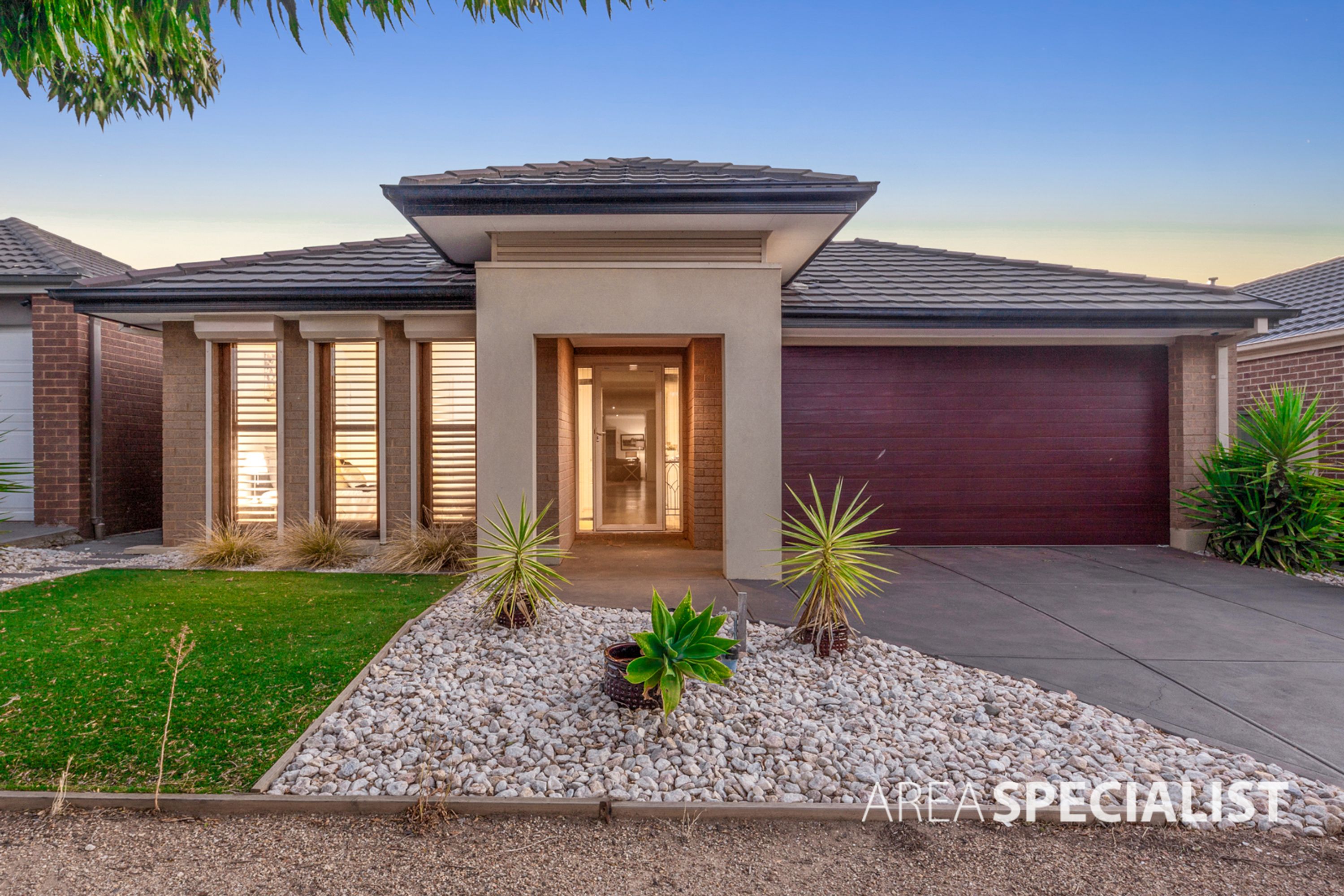 36 Dahlia Drive, Caroline Springs VIC 3023, Caroline Springs - Thumbnail 2