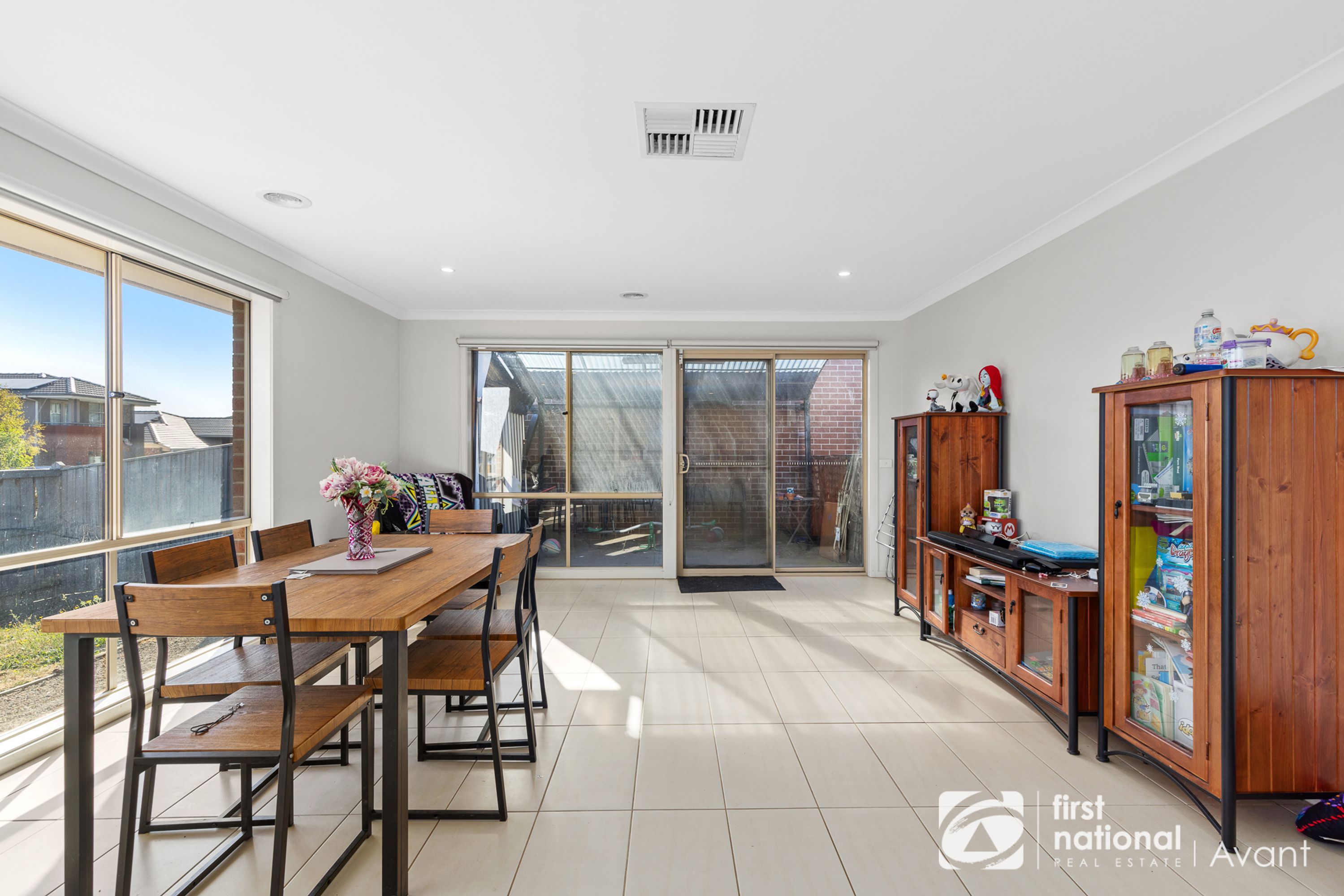 182 Wheelers Park Drive, Cranbourne North - Thumbnail 8
