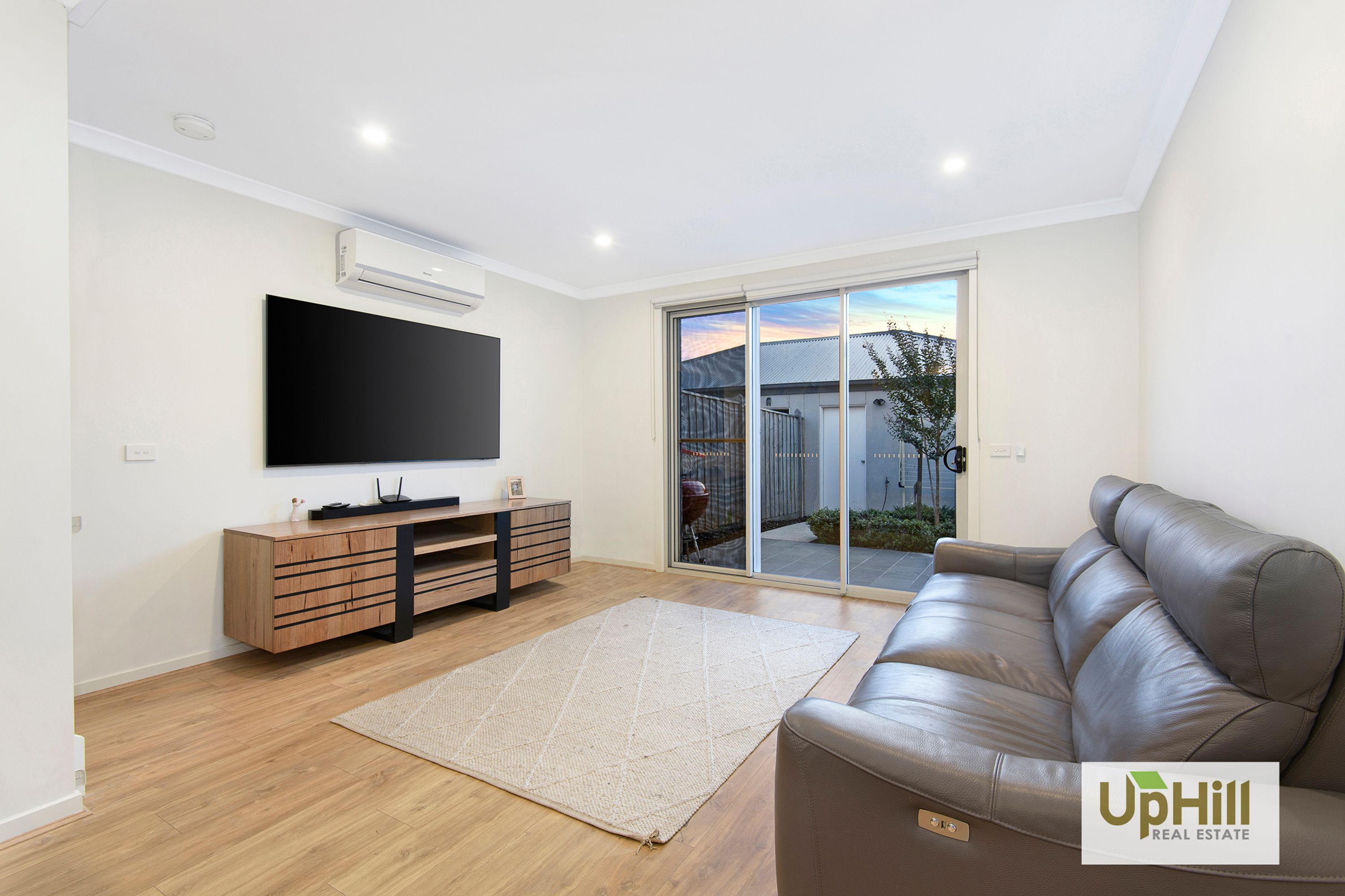 8 Hacienda Lane, Clyde North - Thumbnail 6