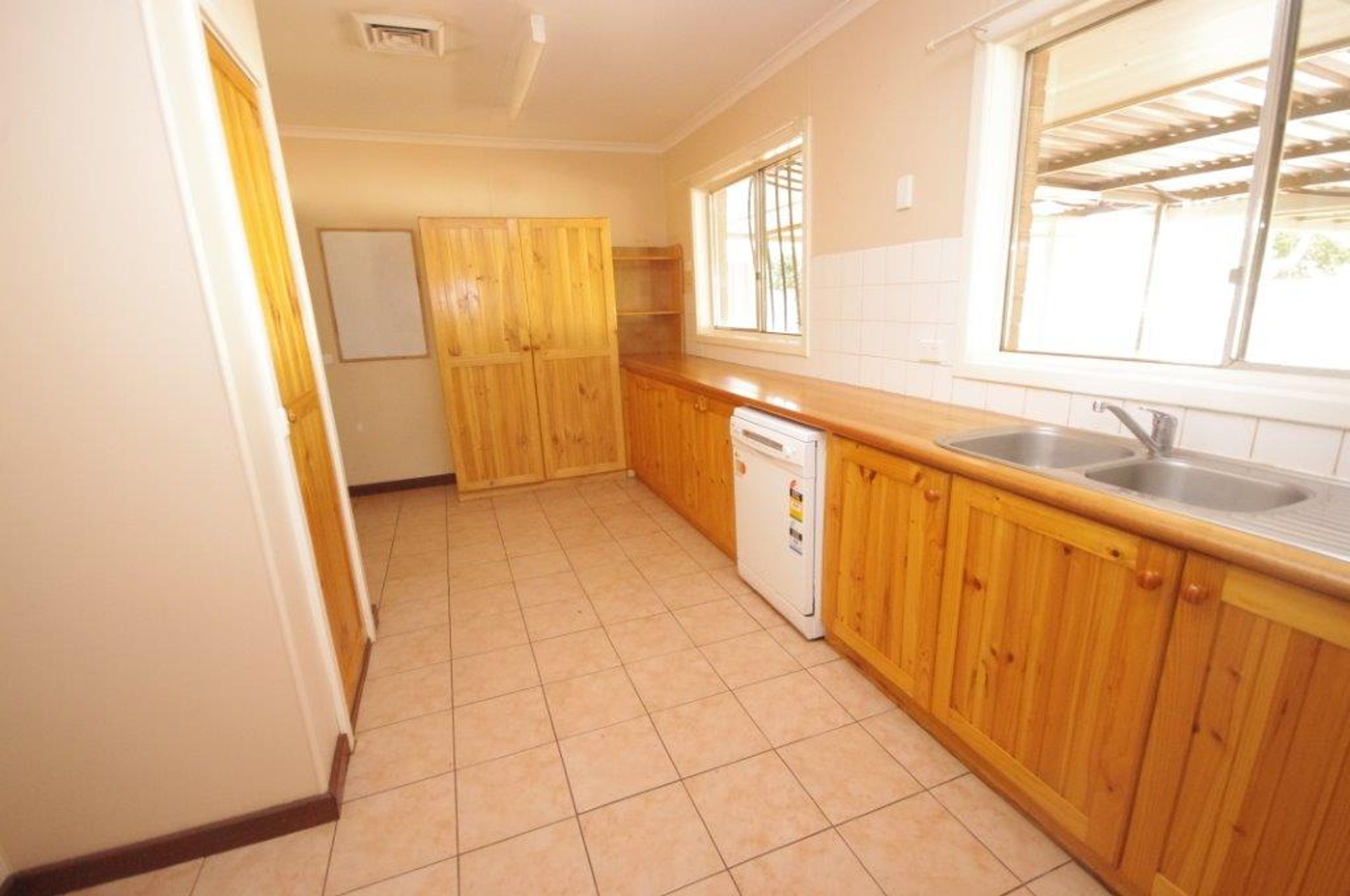 625 Kiah Street, Tom Price, Tom Price - Thumbnail 3