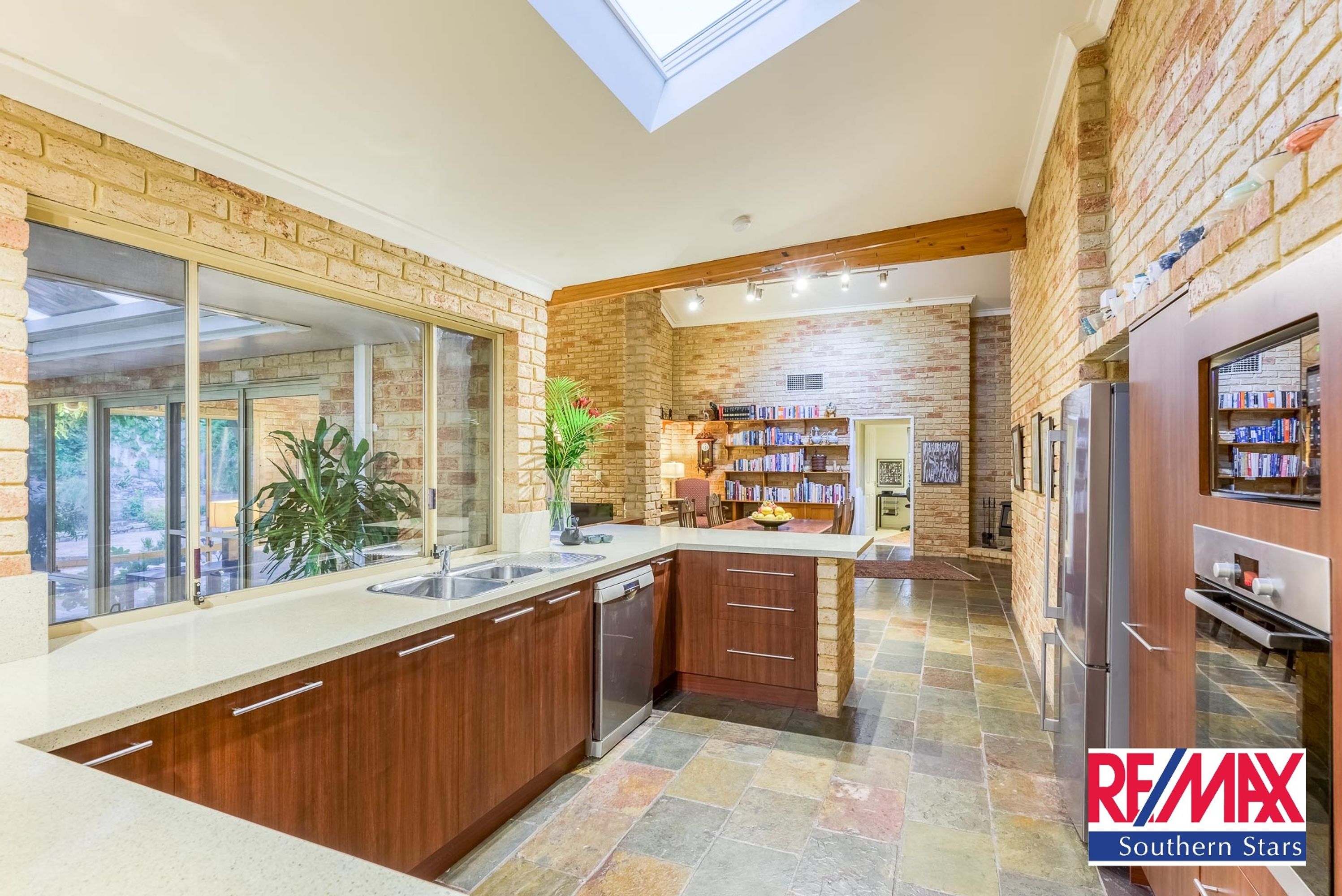 23 Timbrell Way, Leeming - Thumbnail 4