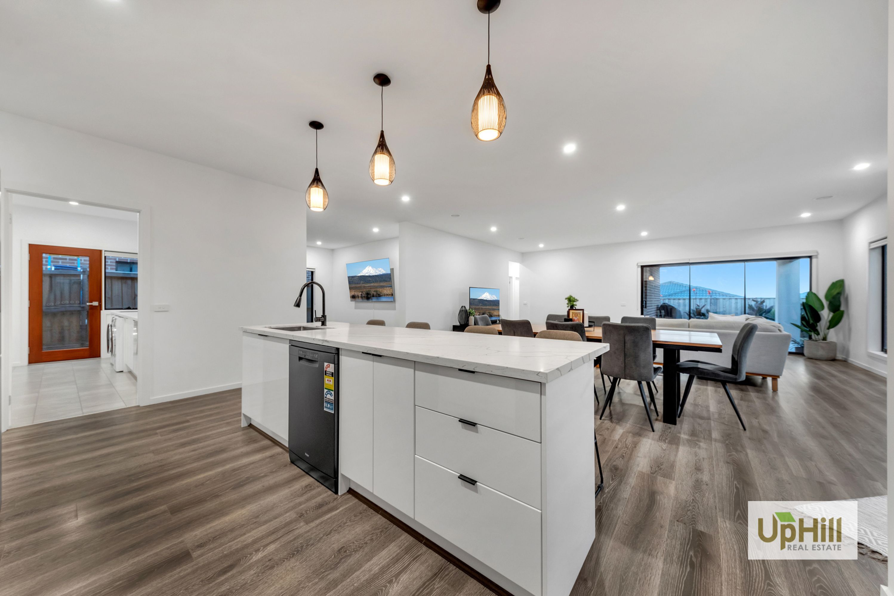 13 Vermillion Drive, Clyde North - Thumbnail 8
