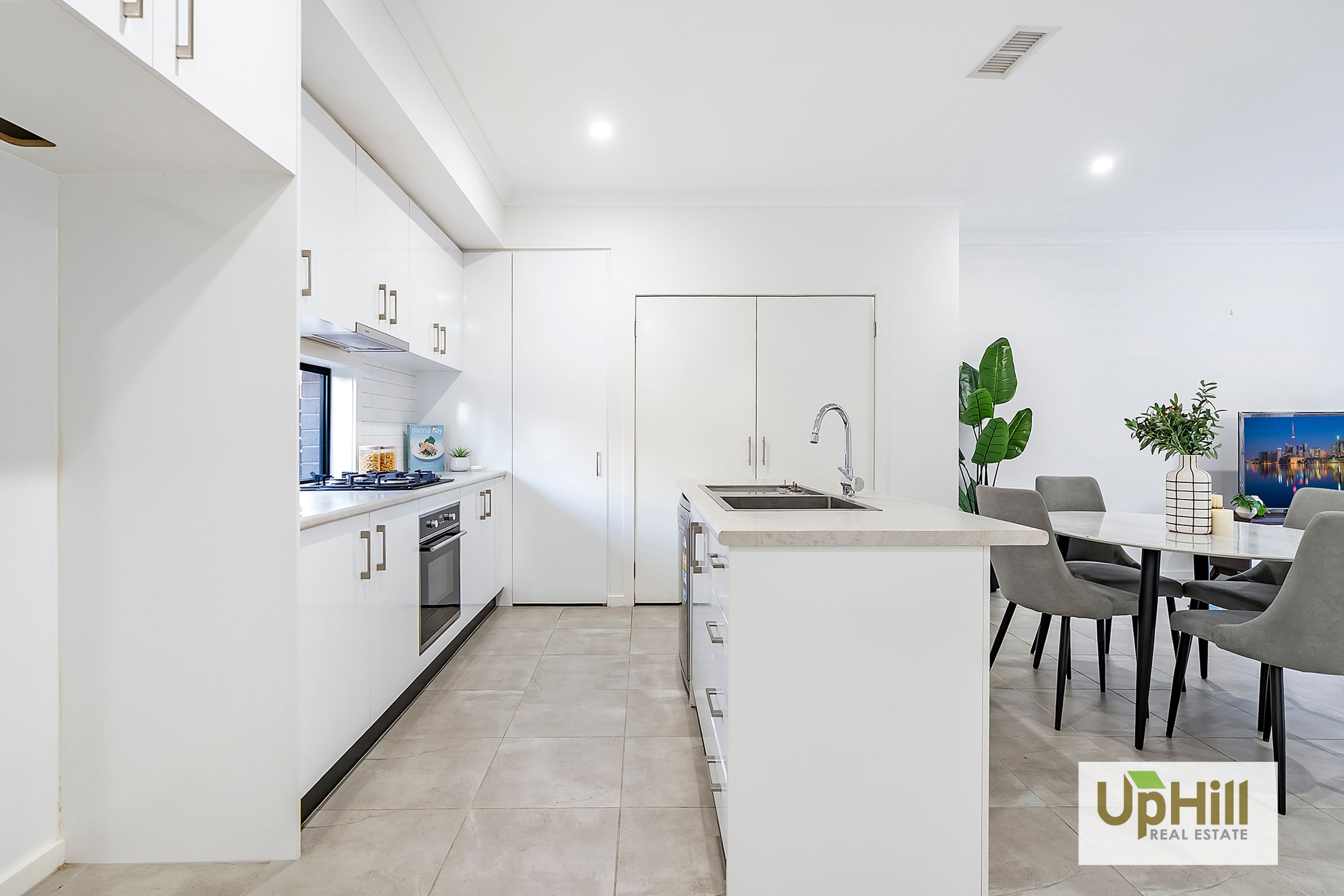 11 Valrena Way, Pakenham - Thumbnail 4