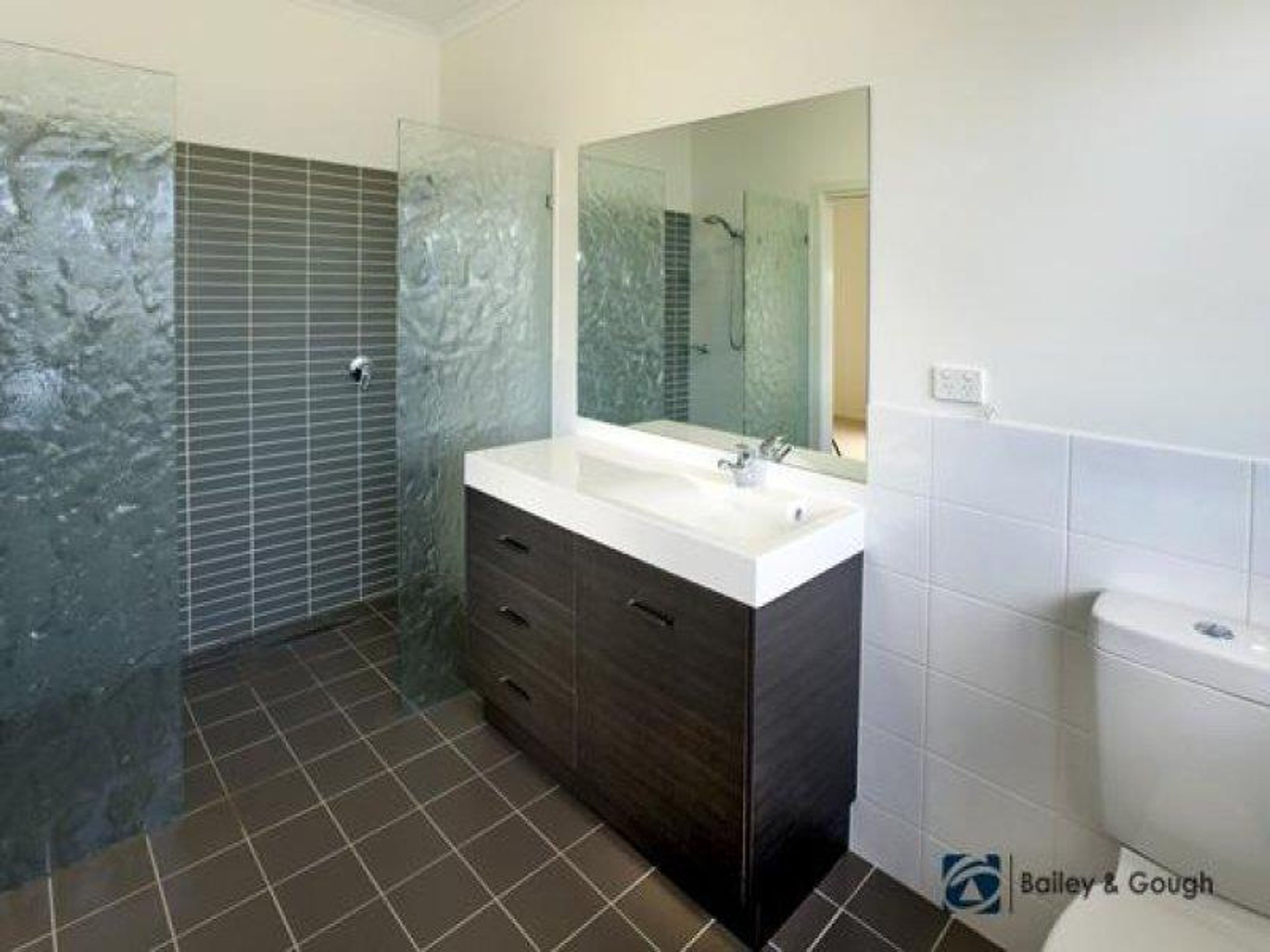 12 Nairn Terrace, Junction Hill - Thumbnail 8