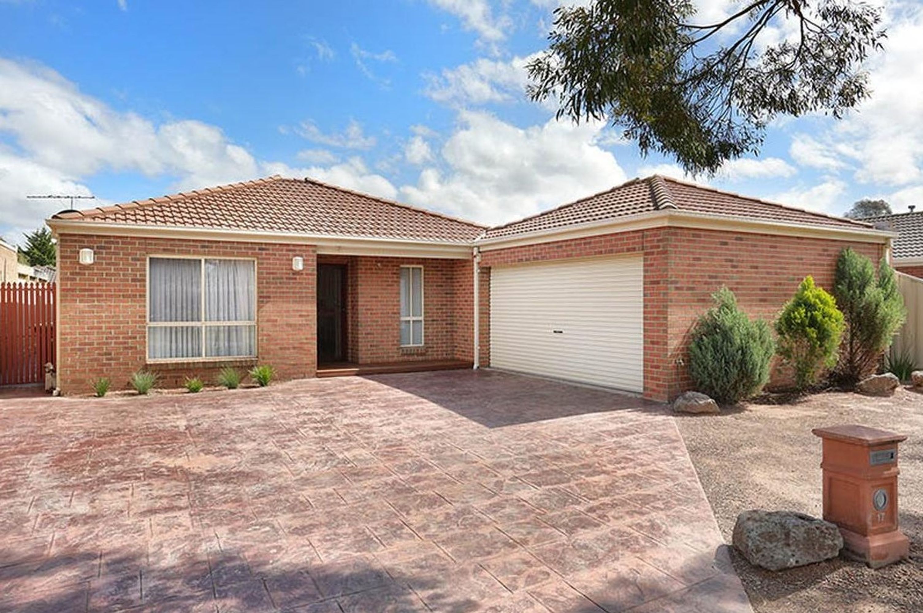 17 Aitken Drive