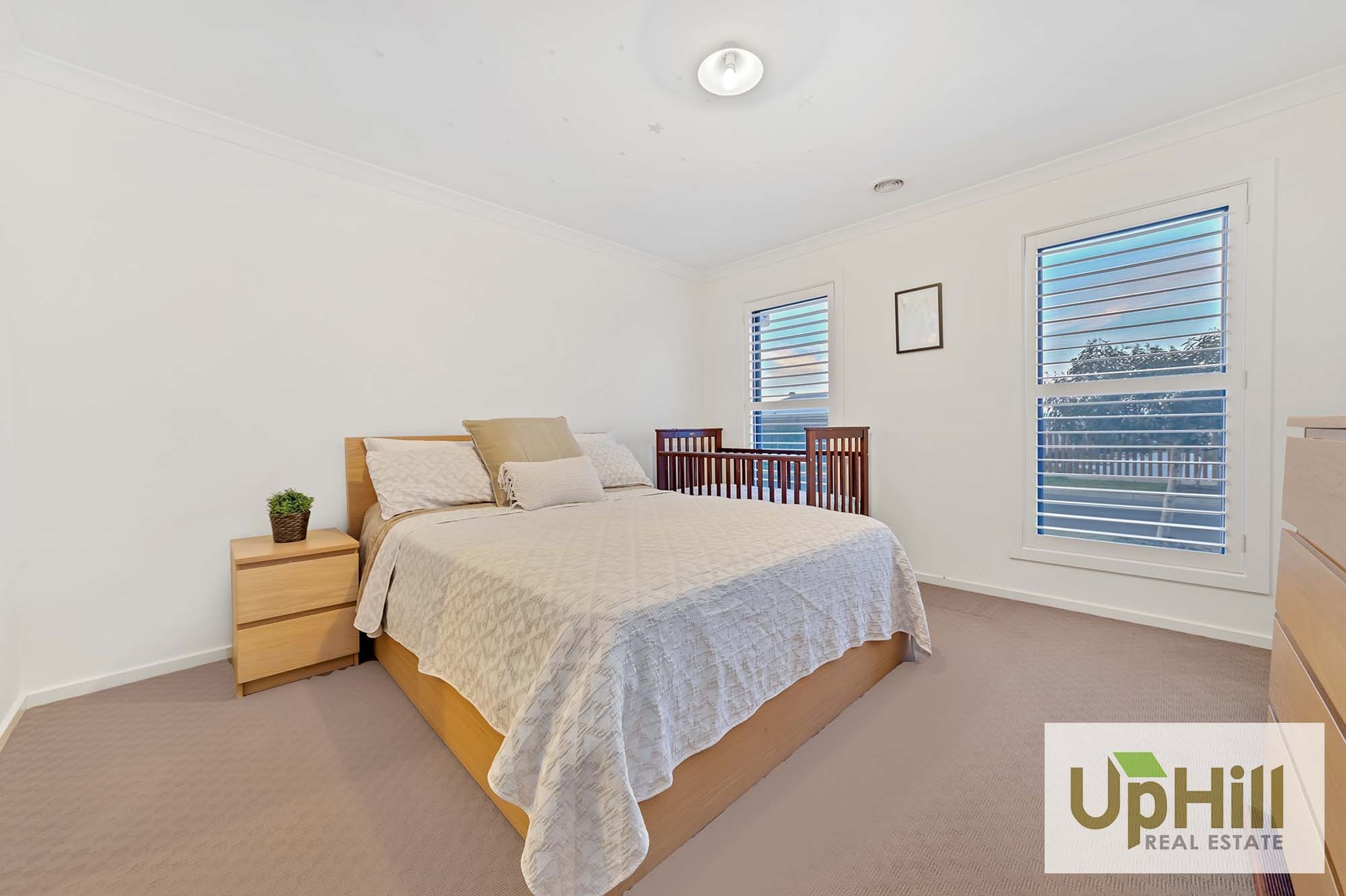 6 SALERNO WAY, Clyde North - Thumbnail 2