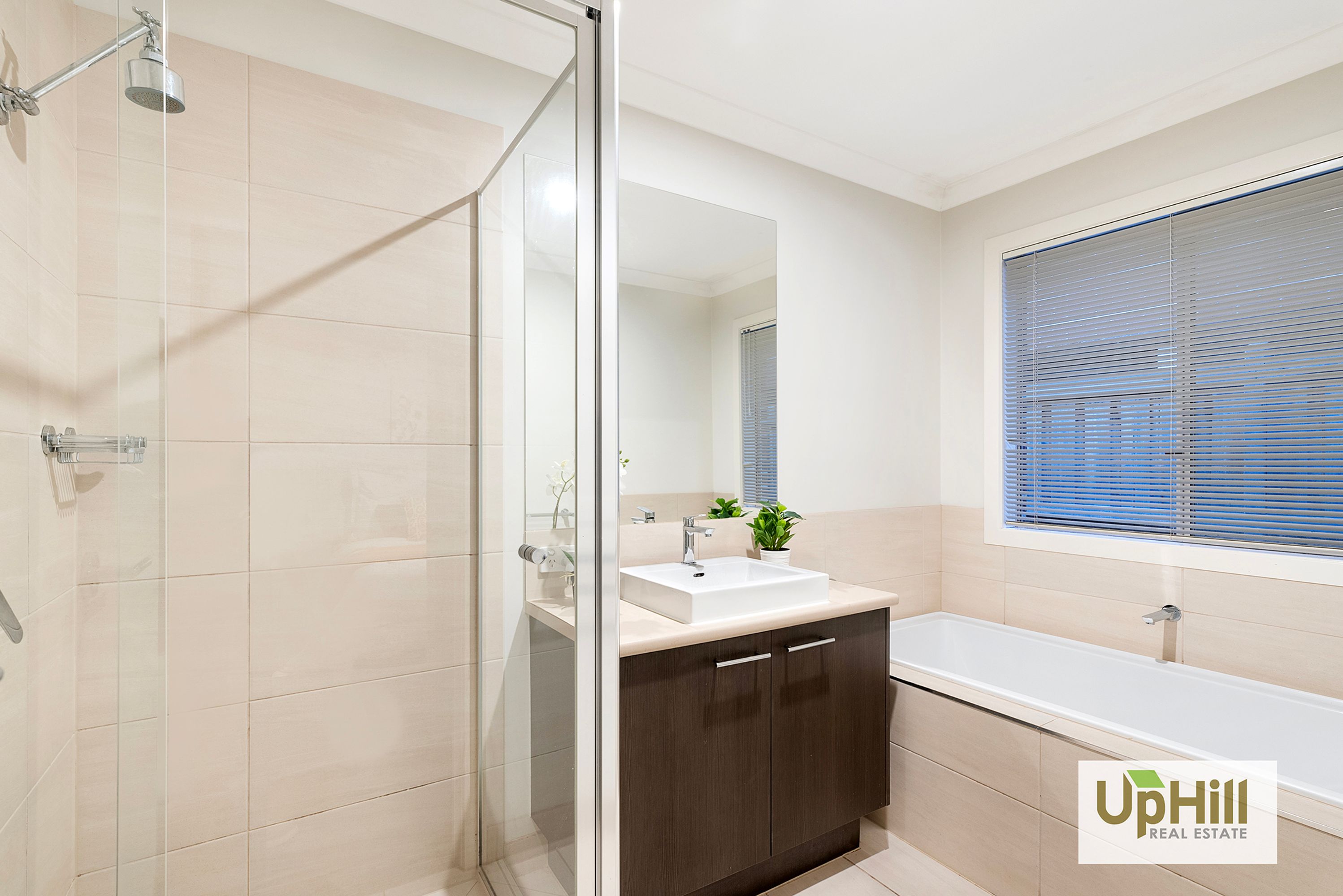 42 Merrin Circuit, Clyde North - Thumbnail 3