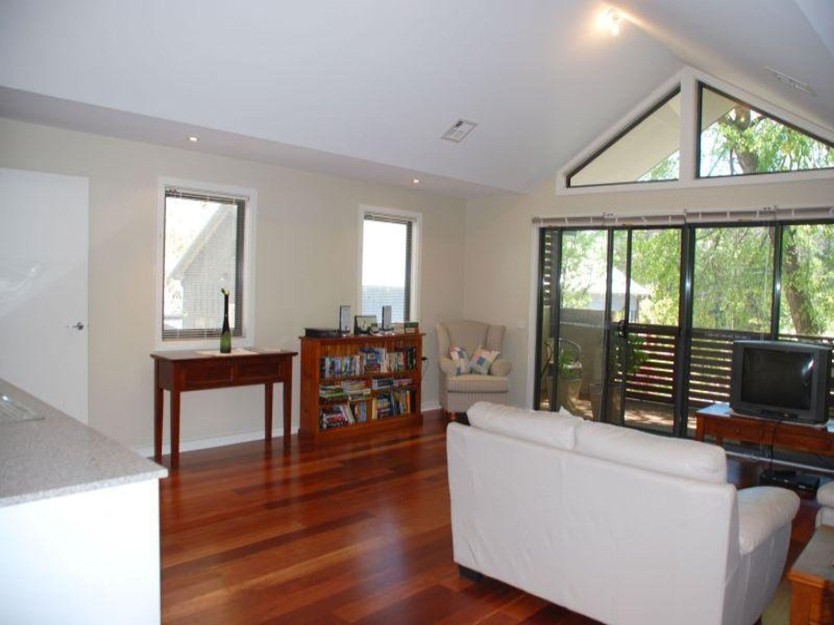 2/101 Megalong St, Leura - Thumbnail 3