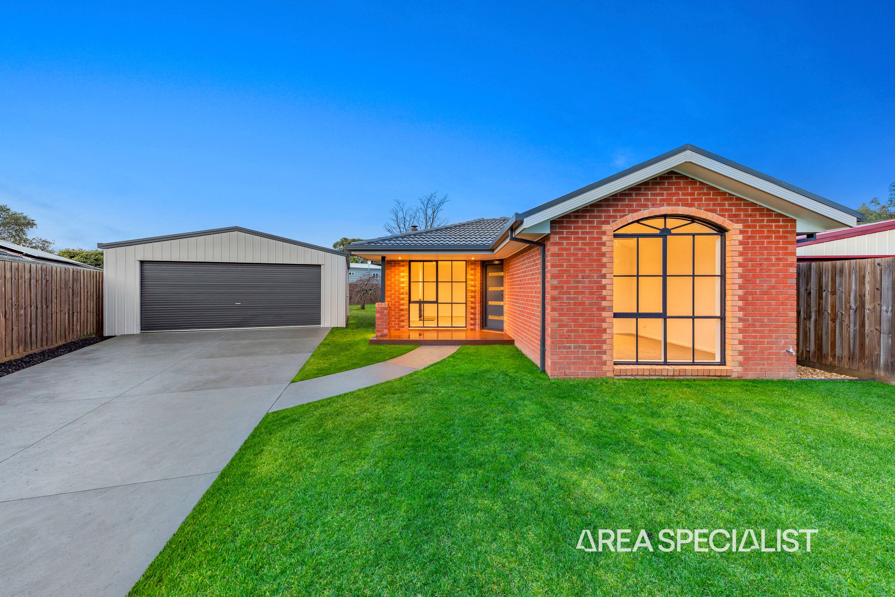 24 Gullquist Way, Pakenham - Thumbnail 2