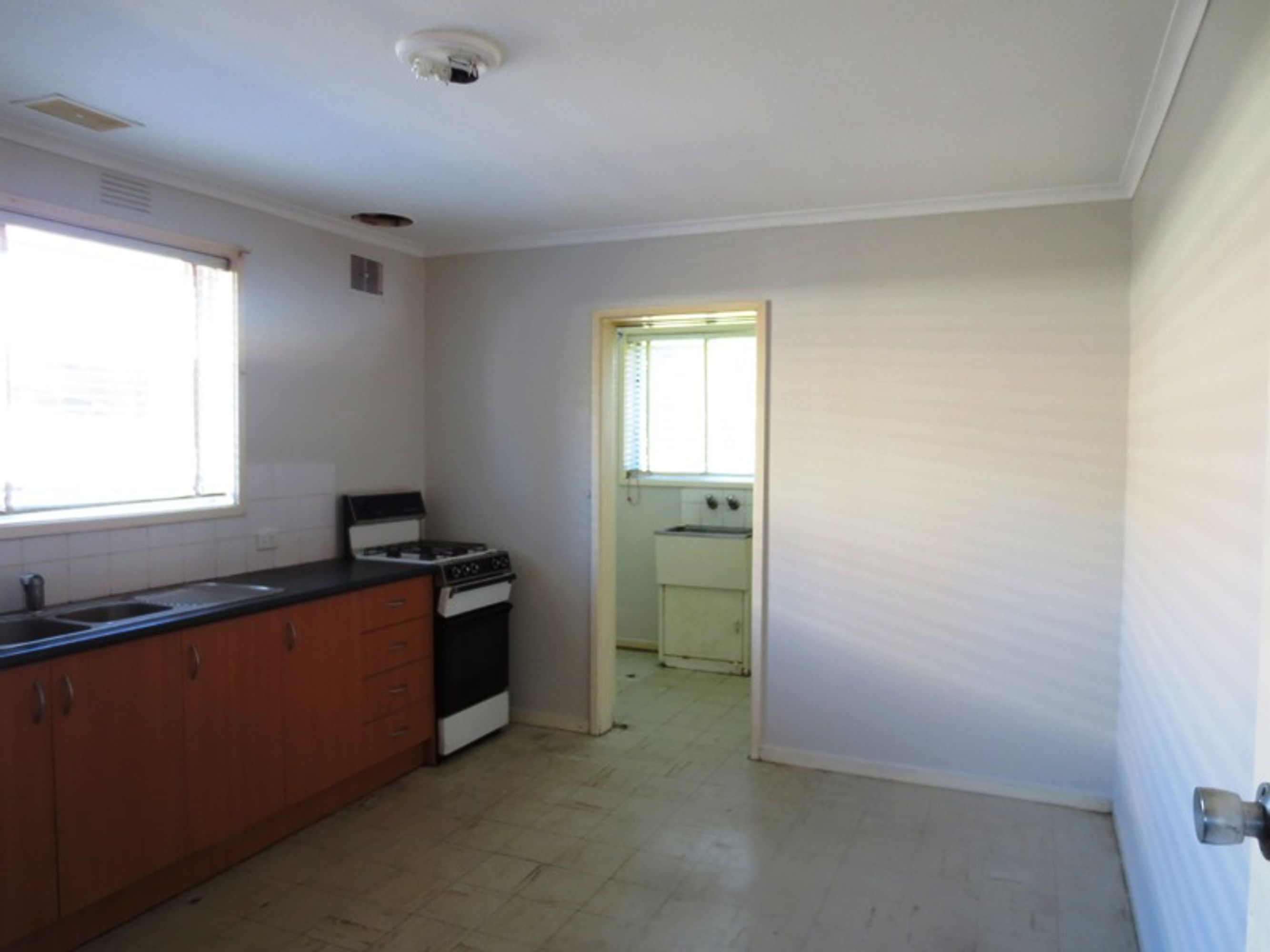 1/94 Regent Avenue, Springvale - Thumbnail 2