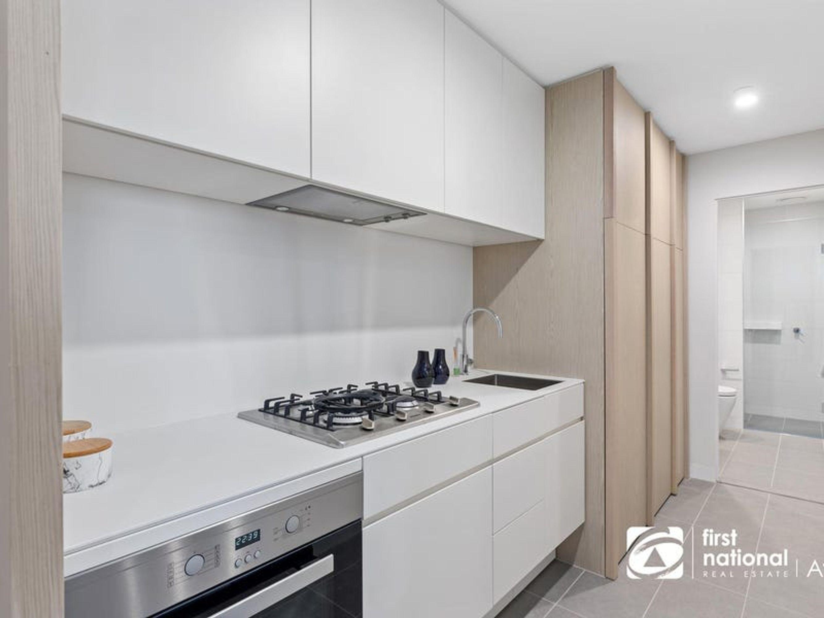 2208/8 Pearl River Road, Docklands - Thumbnail 2