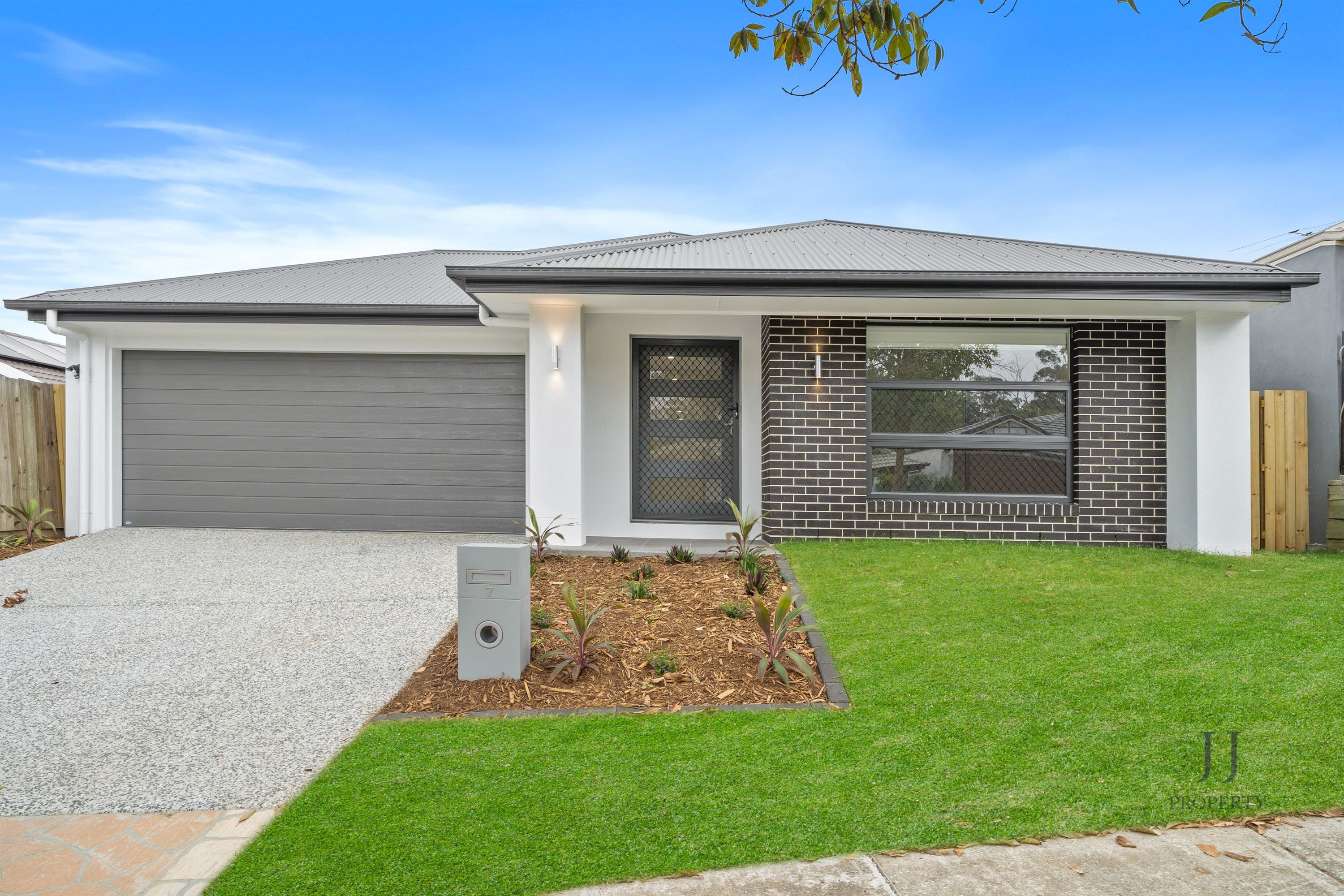7 Glasswing St