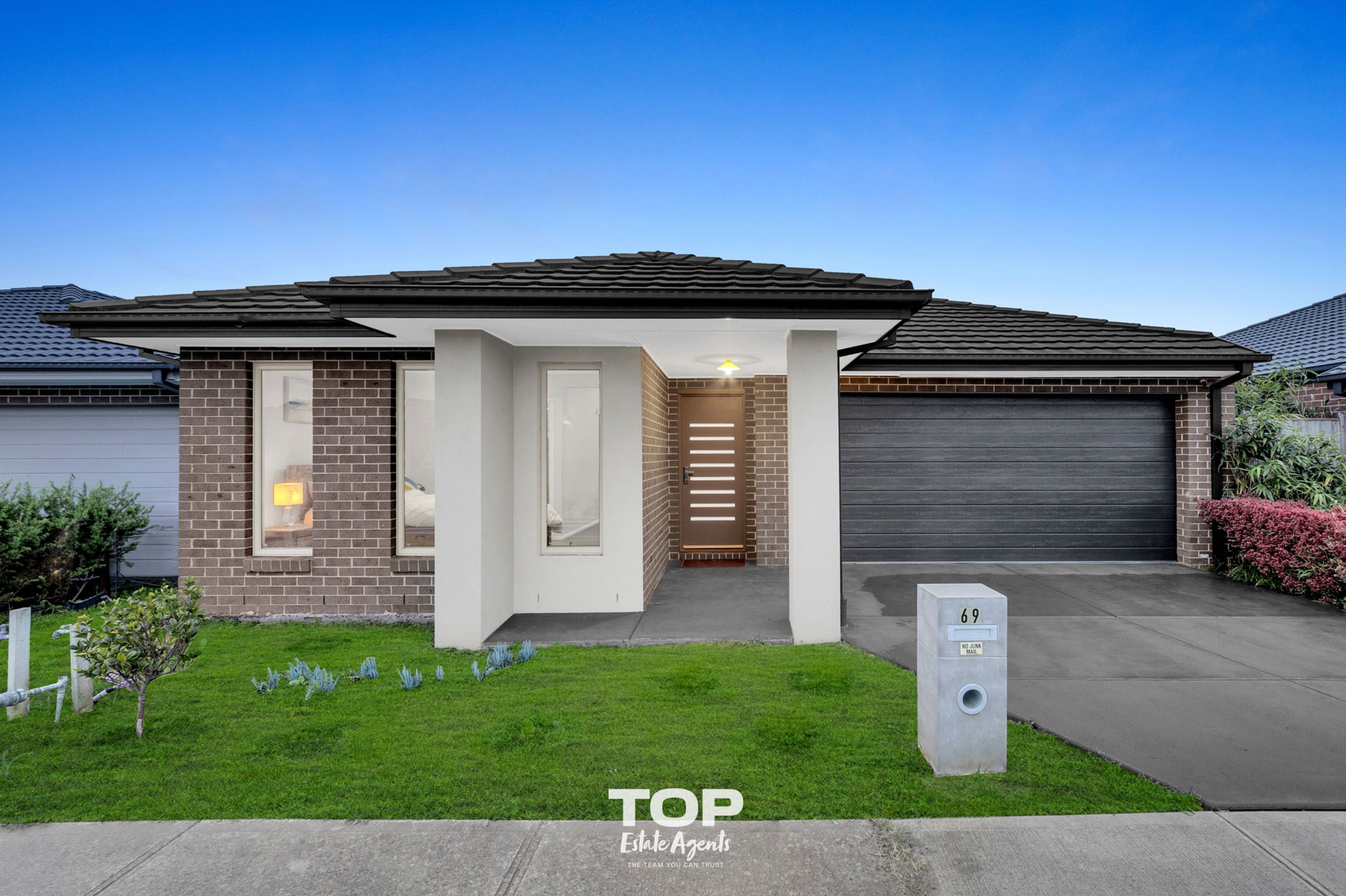 69 Clydevale Avenue, Clyde North - Image 1