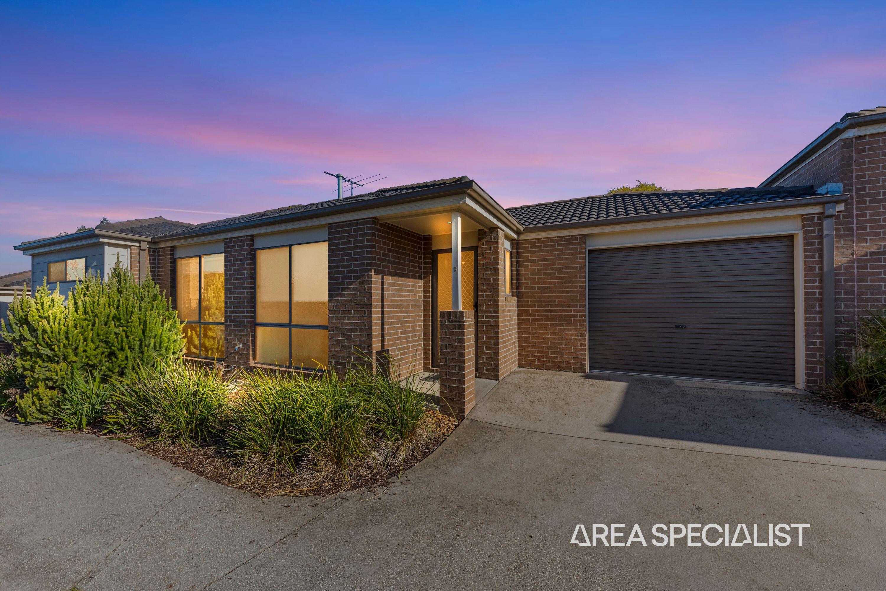 6/76 Murphy Road, Pakenham - Thumbnail 2