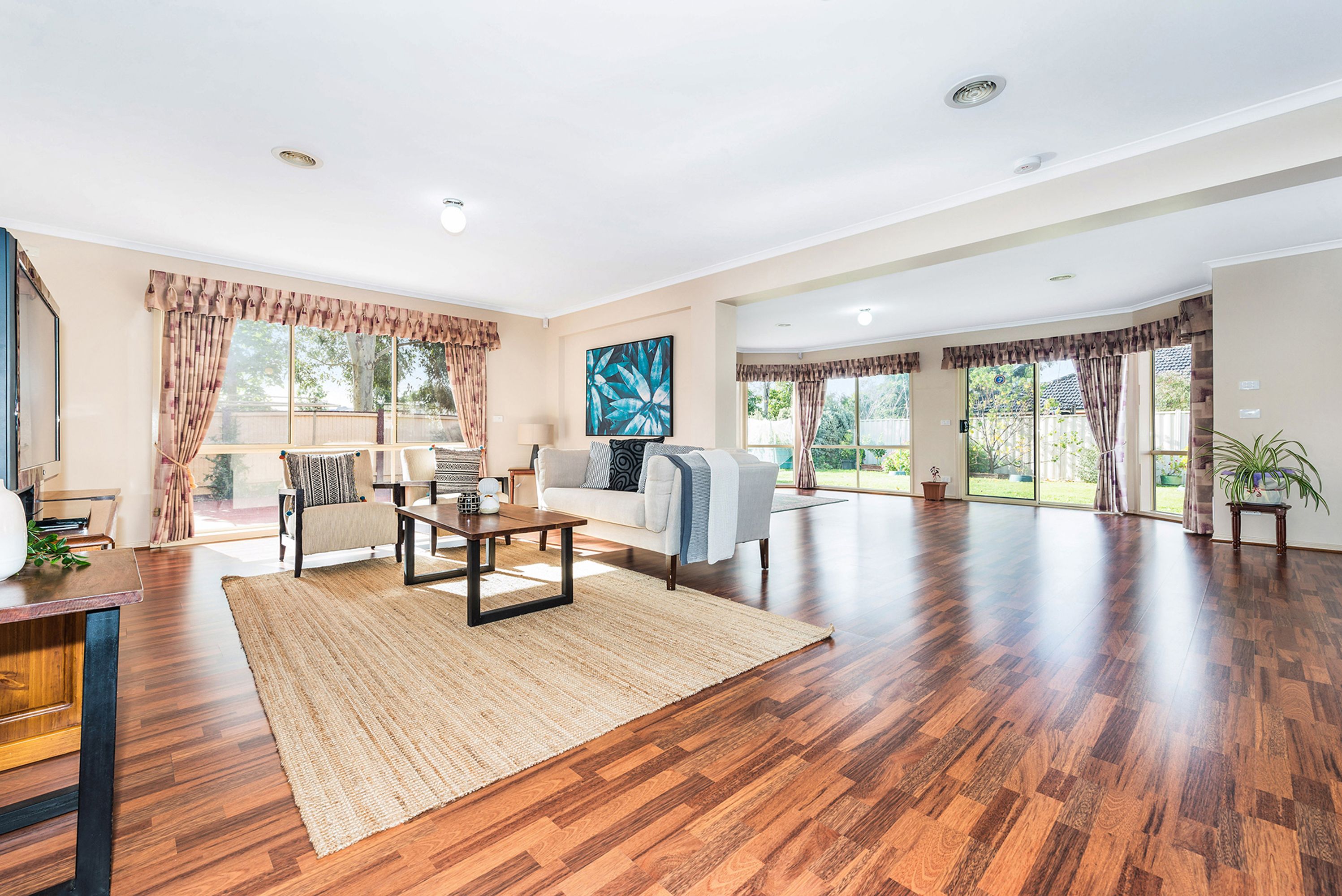 8 Alderstead Place, Caroline Springs VIC 3023, Caroline Springs - Thumbnail 3