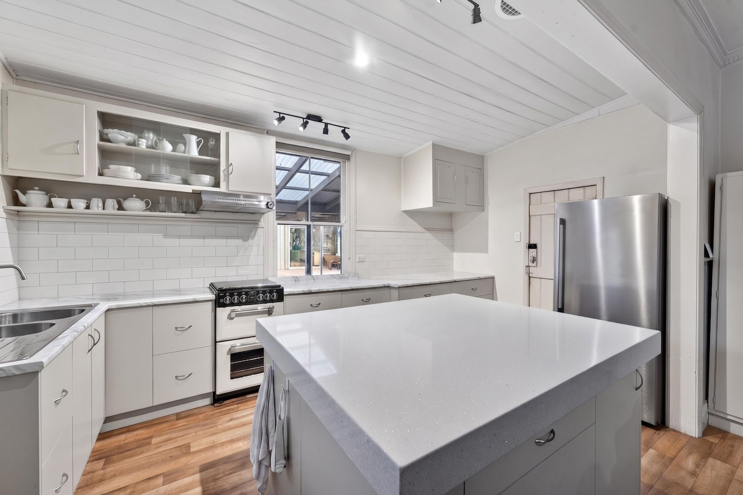 9 Parsonage Grove, Eaglehawk, Eaglehawk - Thumbnail 2