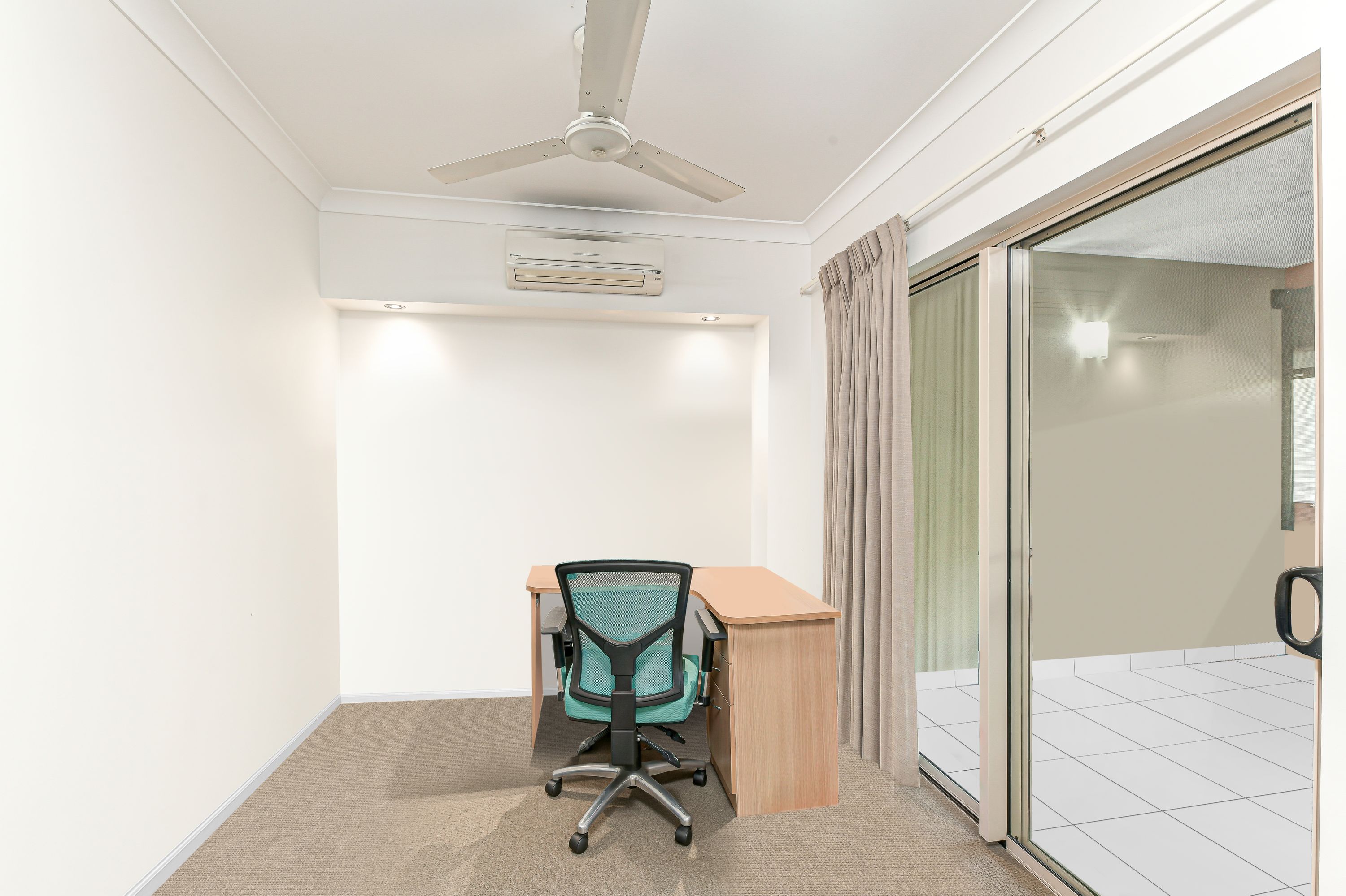 751/12-21 Gregory Street, Westcourt - Thumbnail 4