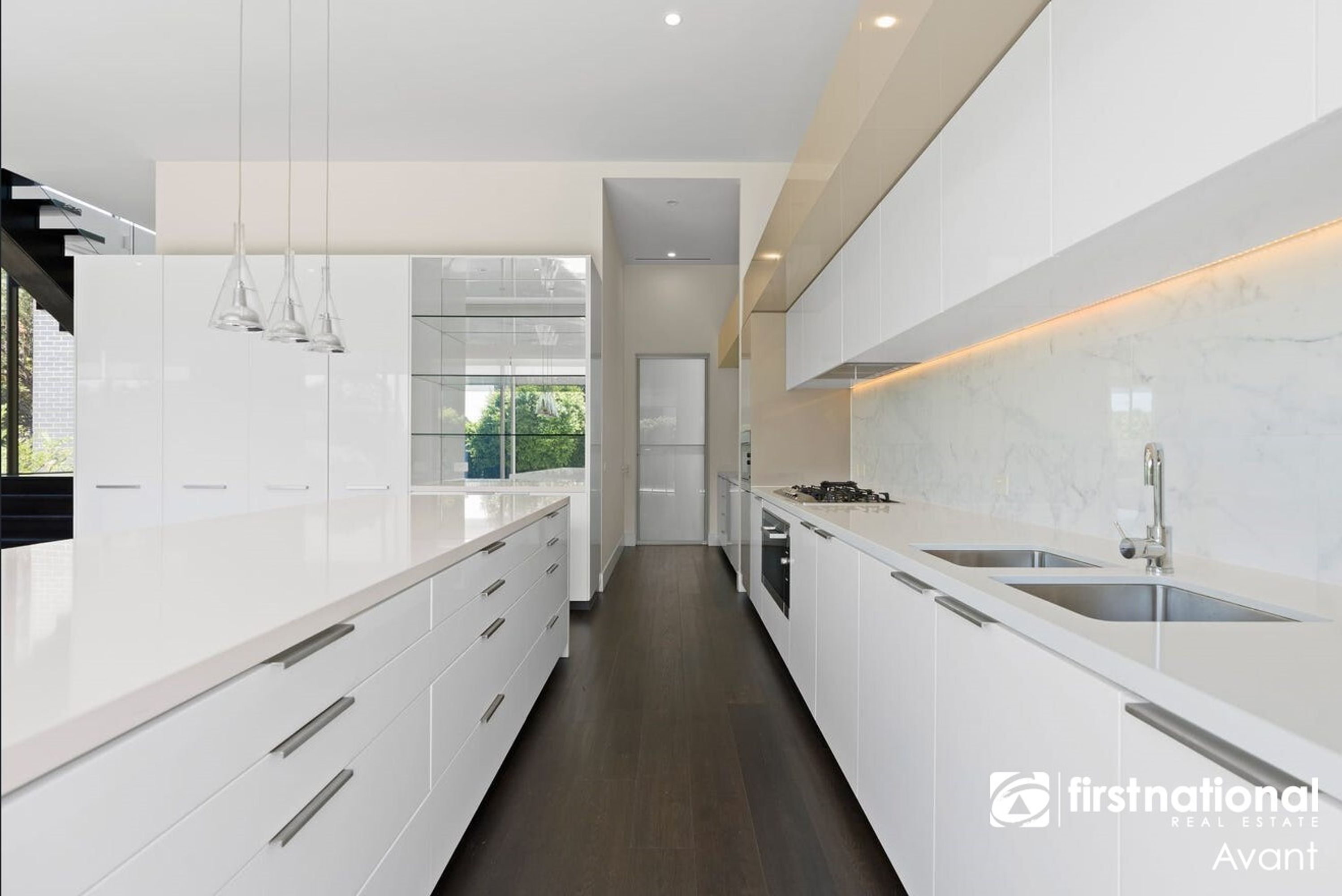 2 Moreton Close, Kew - Thumbnail 4