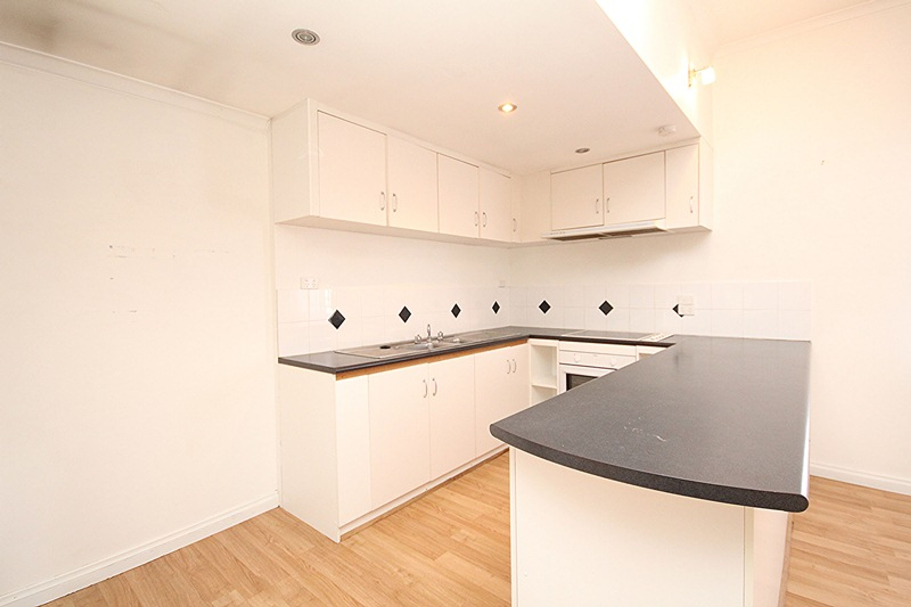 30 Stewart Street, Horsham VIC 3400, Horsham - Thumbnail 2