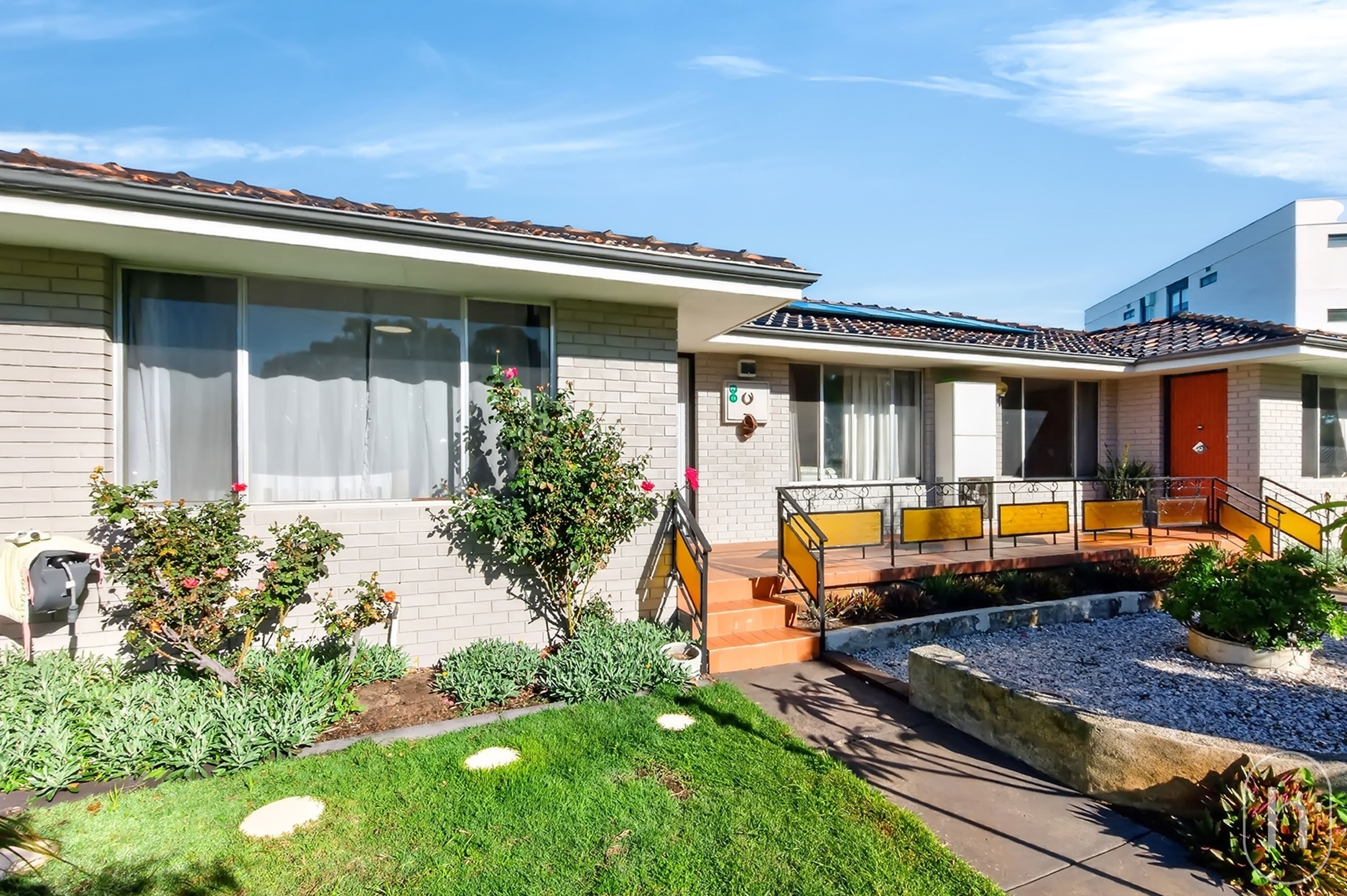 6 Trevithick Close, Stirling - Thumbnail 2